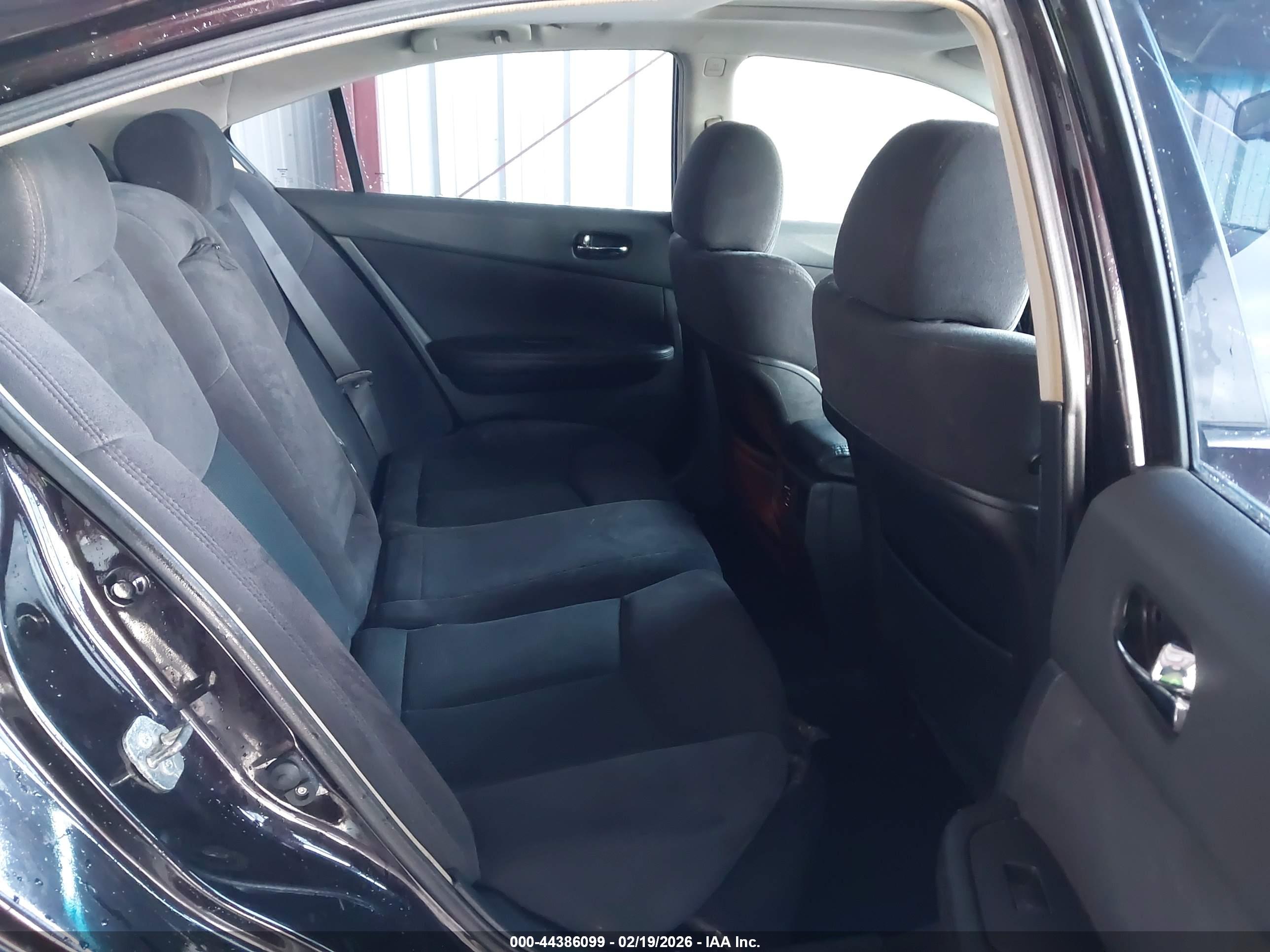 NISSAN MAXIMA image 8