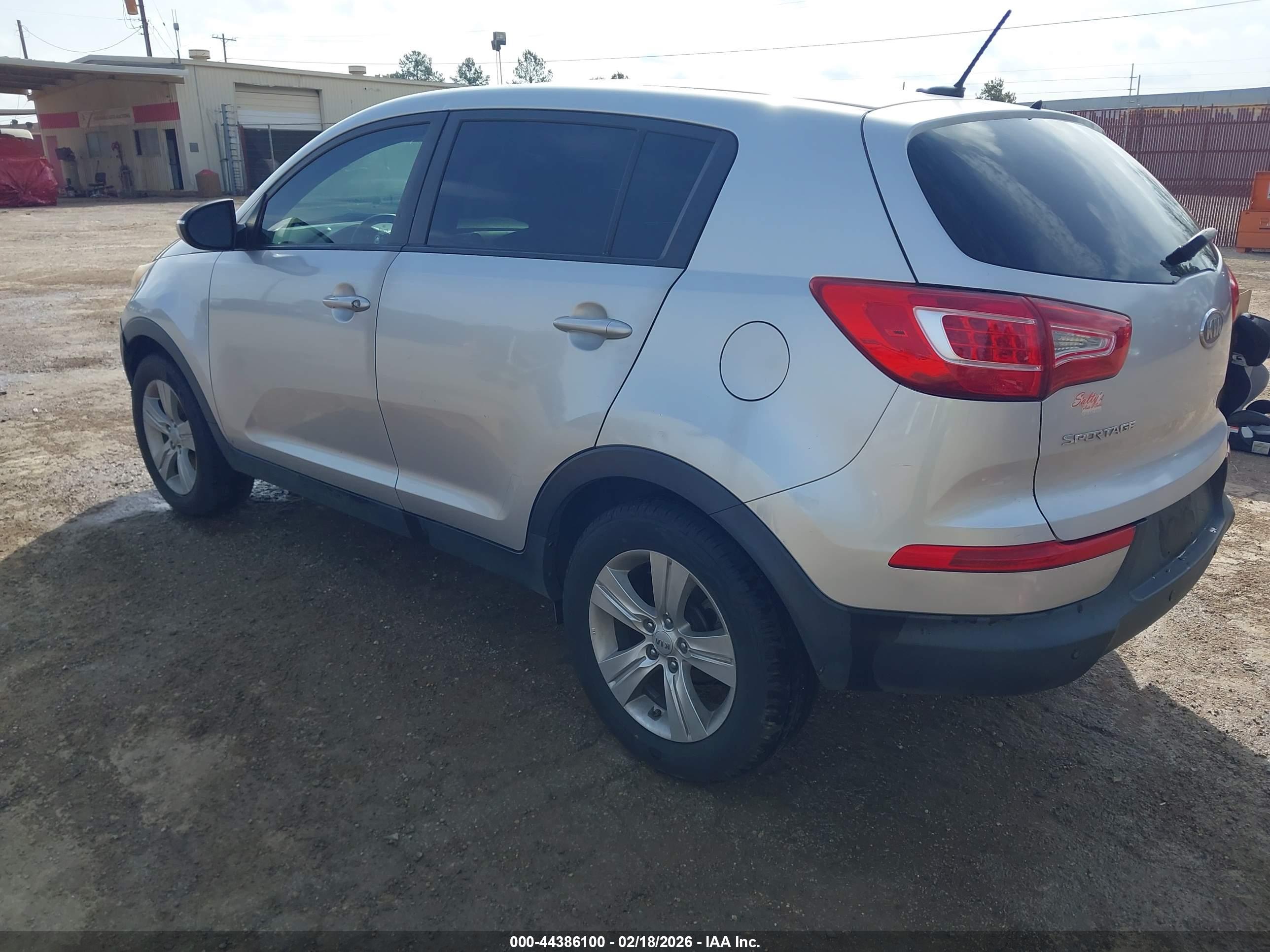 KIA SPORTAGE image 3