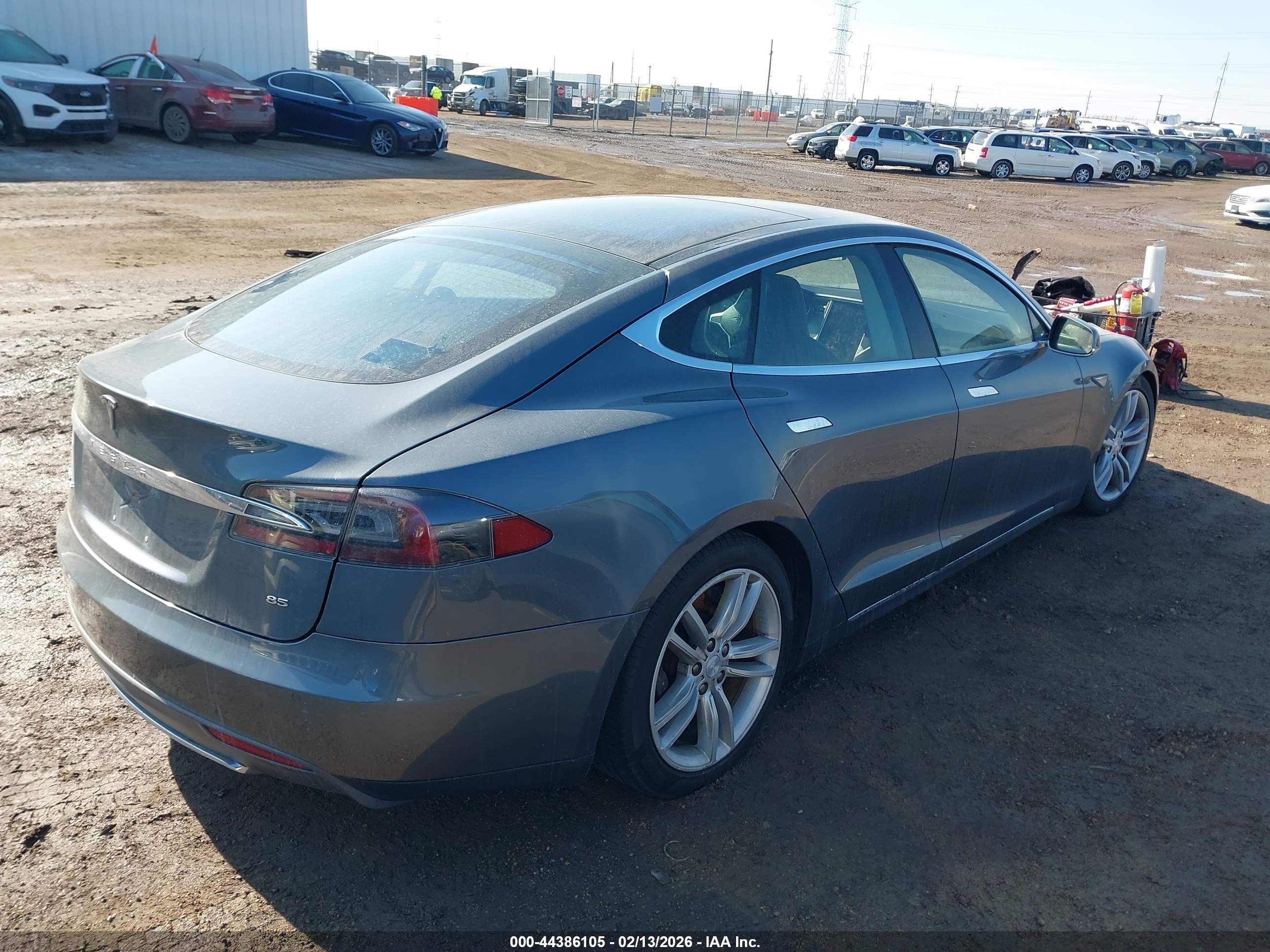 TESLA MODEL image 4
