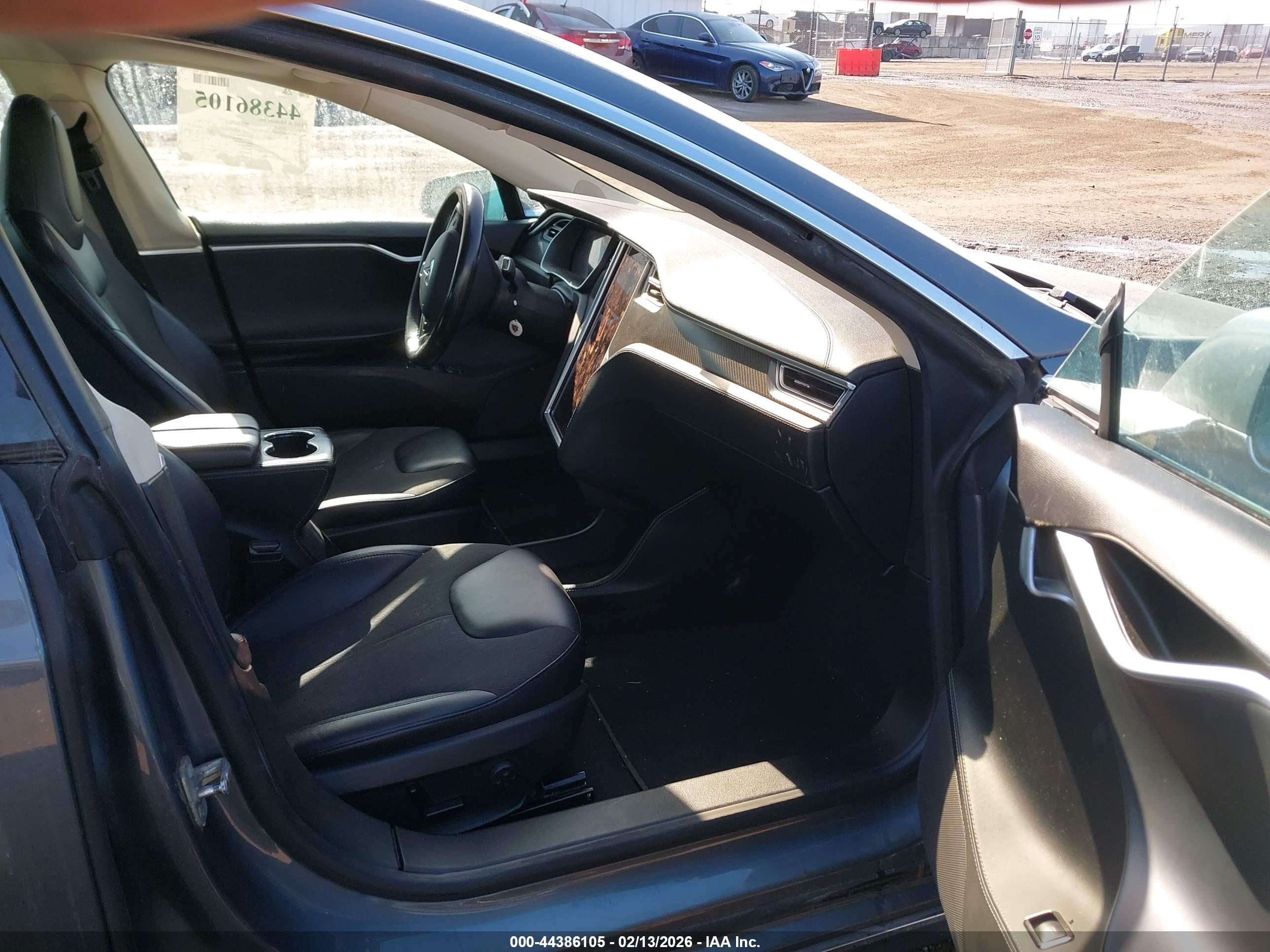 TESLA MODEL image 5