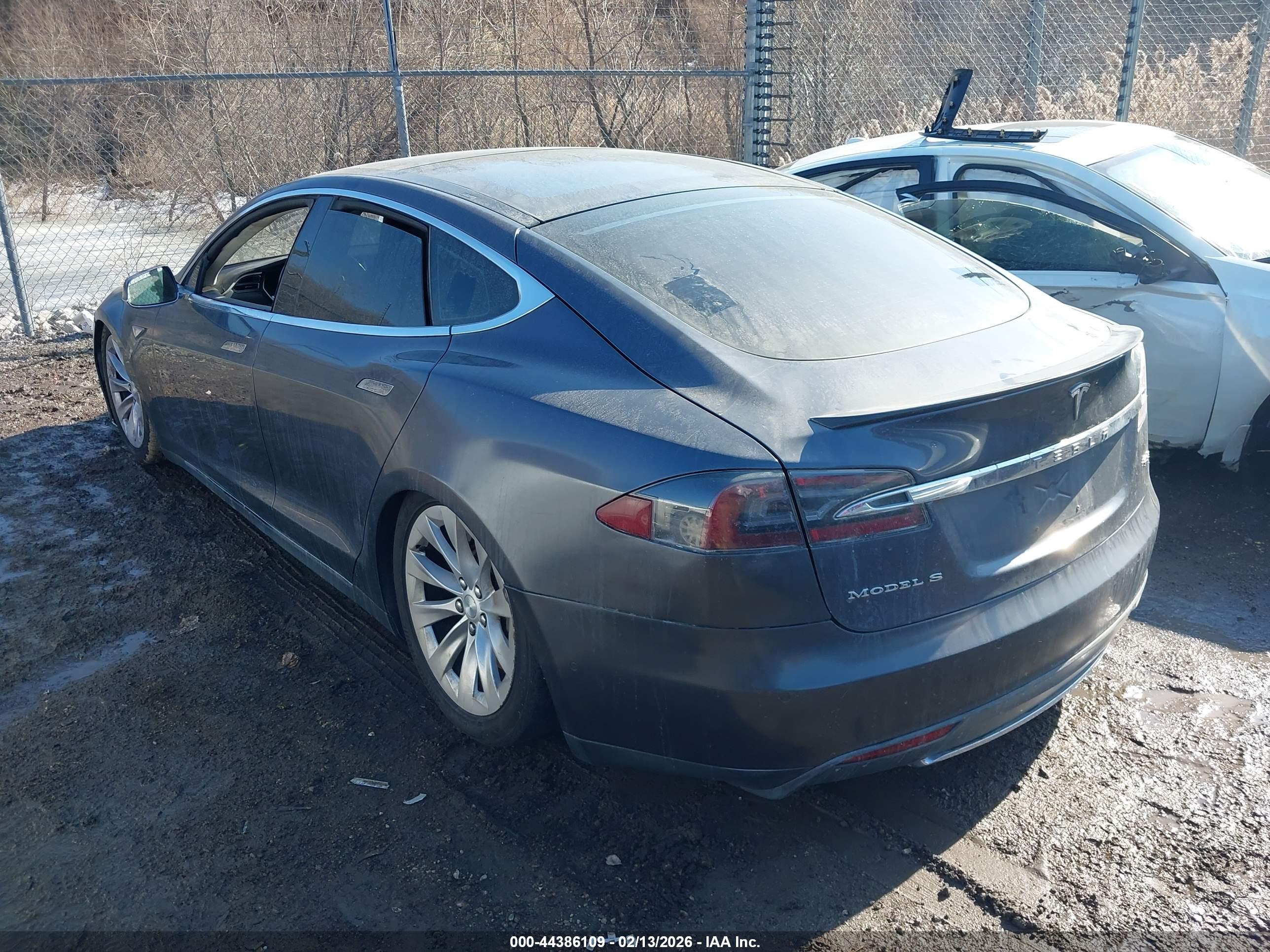 TESLA MODEL image 3