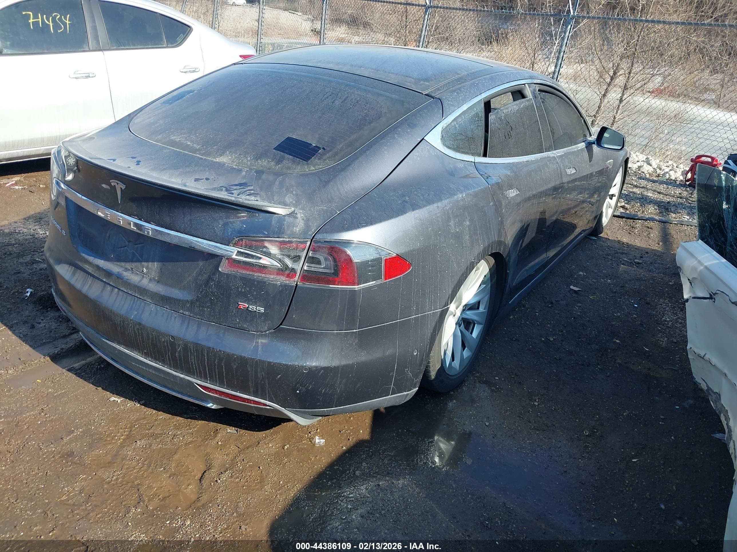 TESLA MODEL image 4