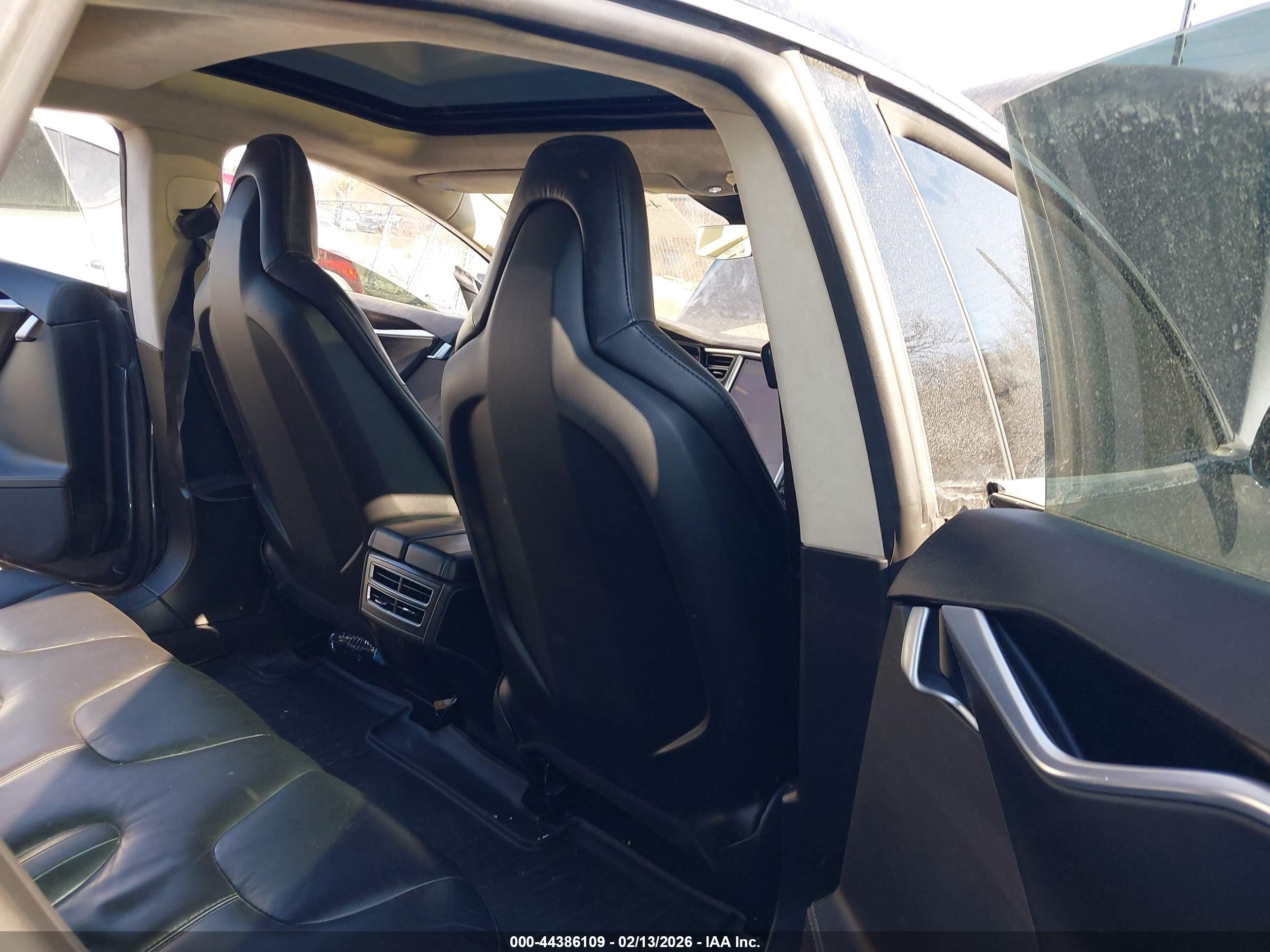 TESLA MODEL image 8