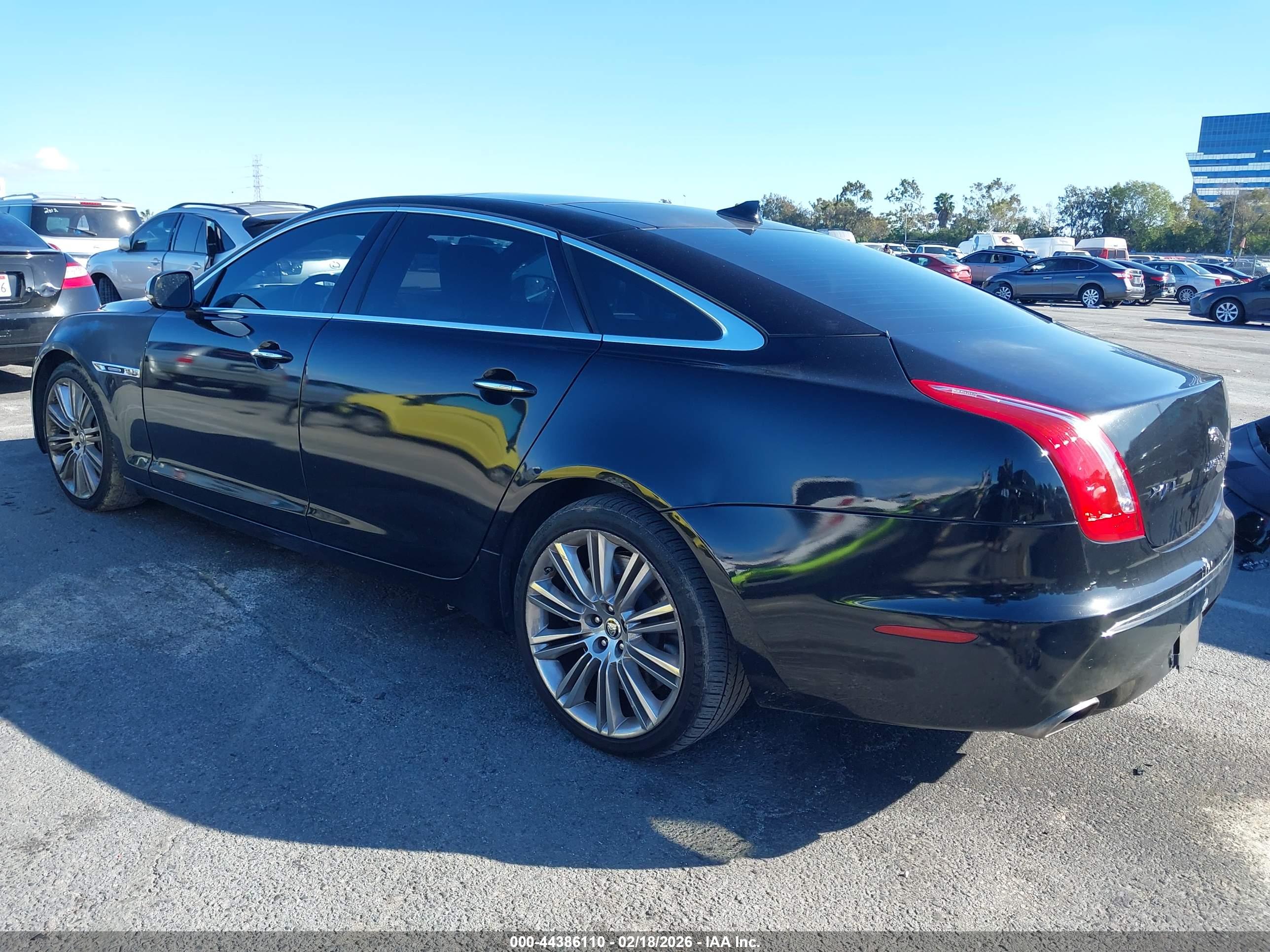 JAGUAR XJ image 3