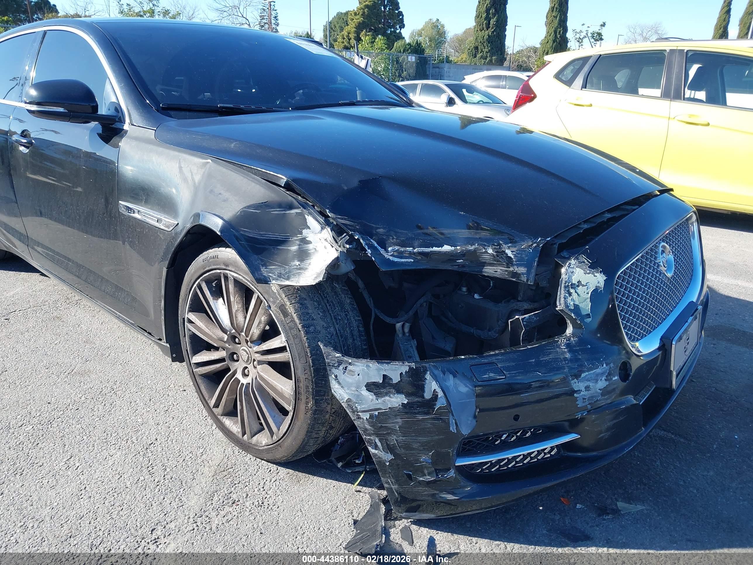 JAGUAR XJ image 6