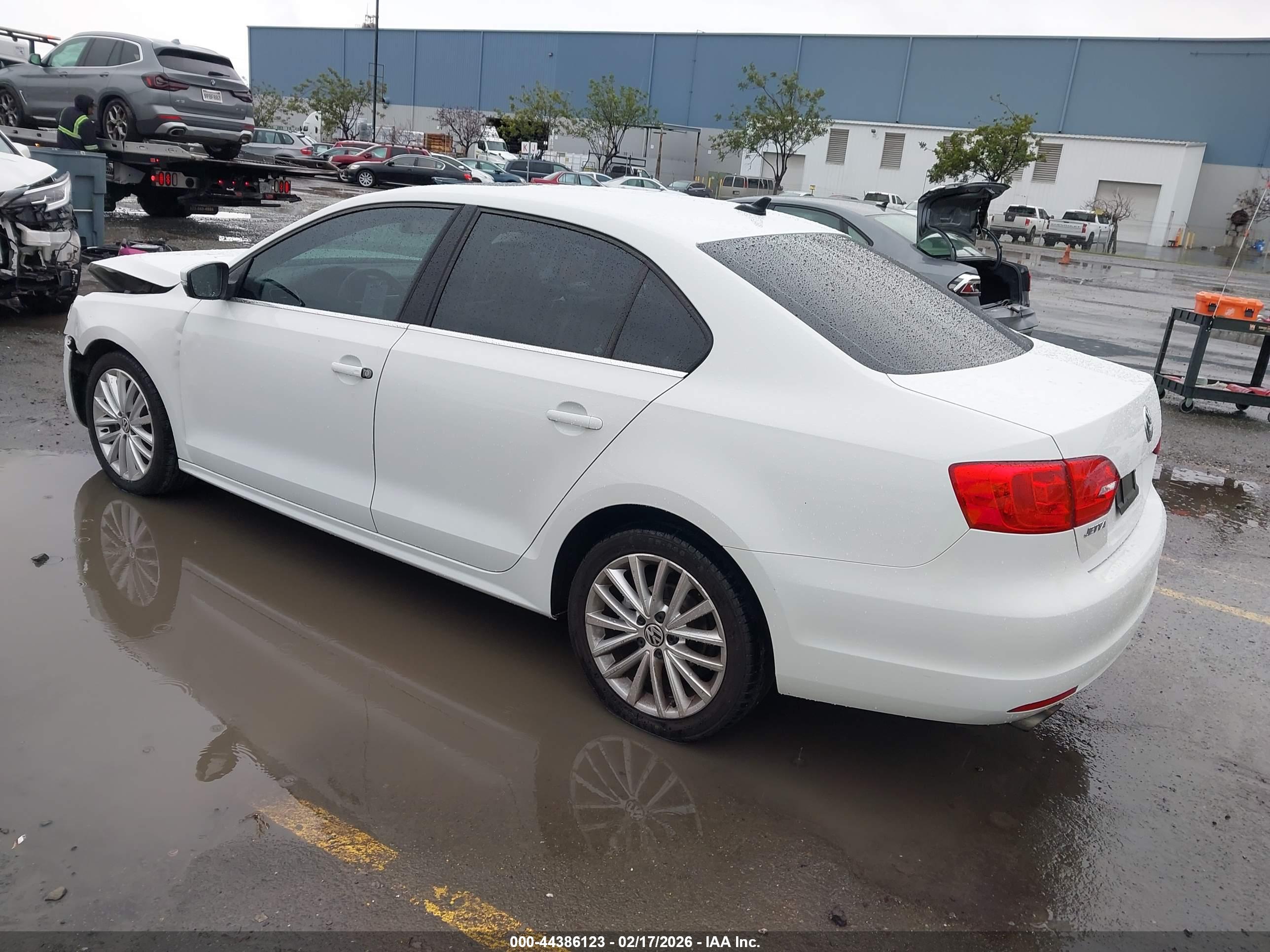 VOLKSWAGEN JETTA image 3