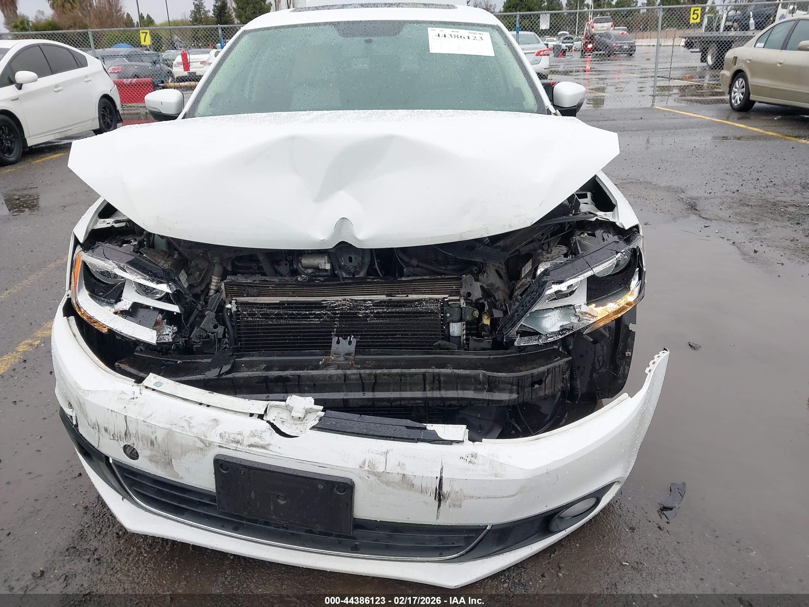 VOLKSWAGEN JETTA image 6