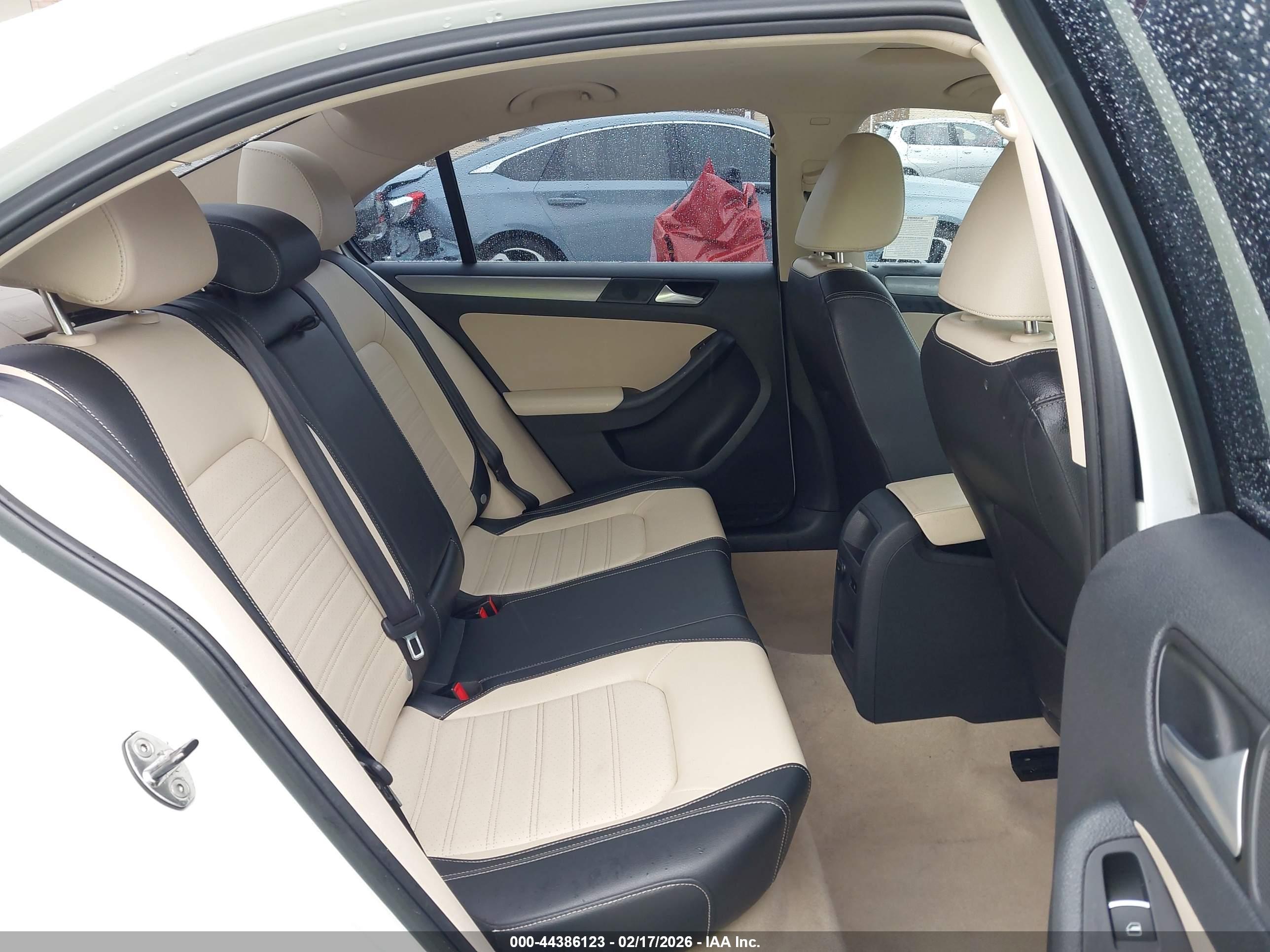 VOLKSWAGEN JETTA image 8