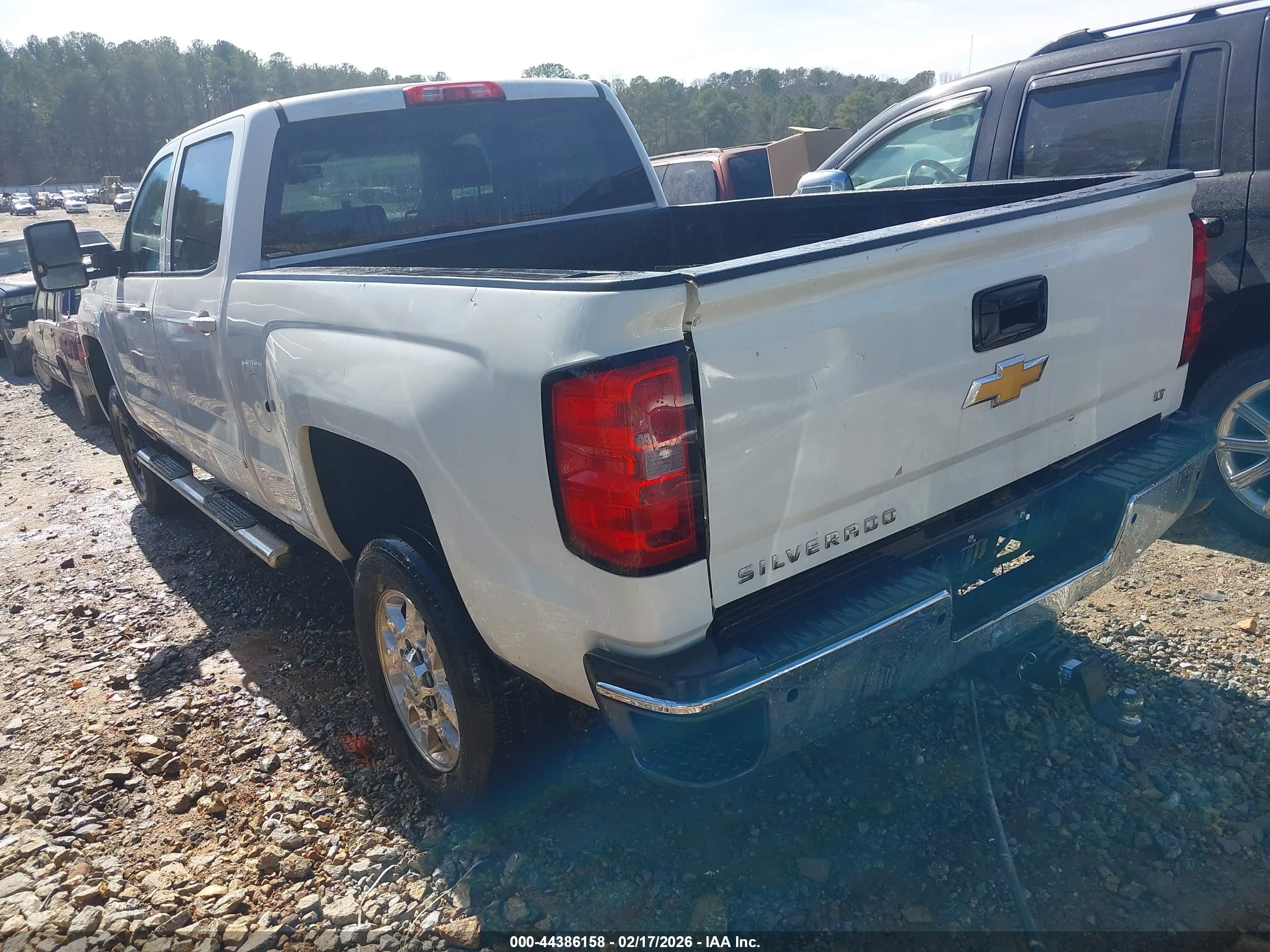 CHEVROLET SILVERADO image 3