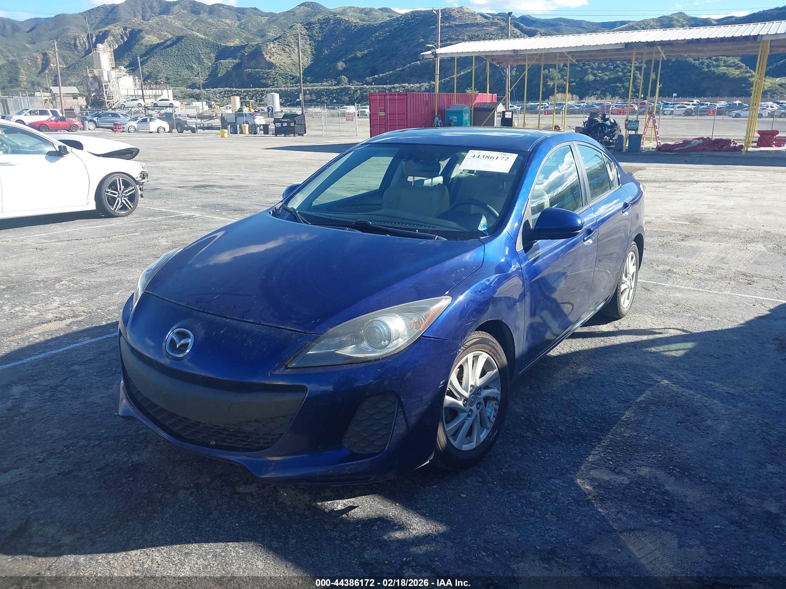MAZDA MAZDA3 image 2
