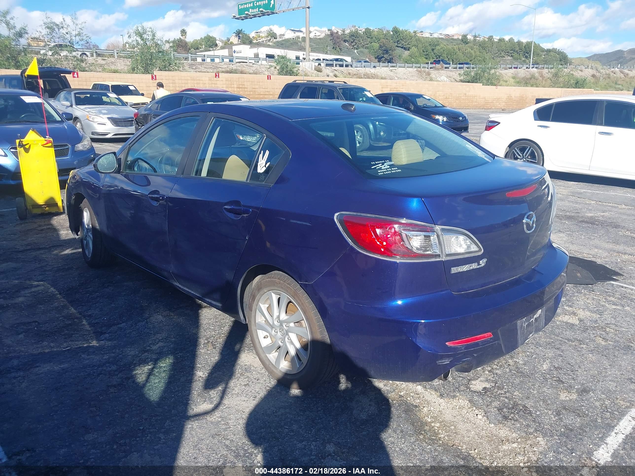 MAZDA MAZDA3 image 3