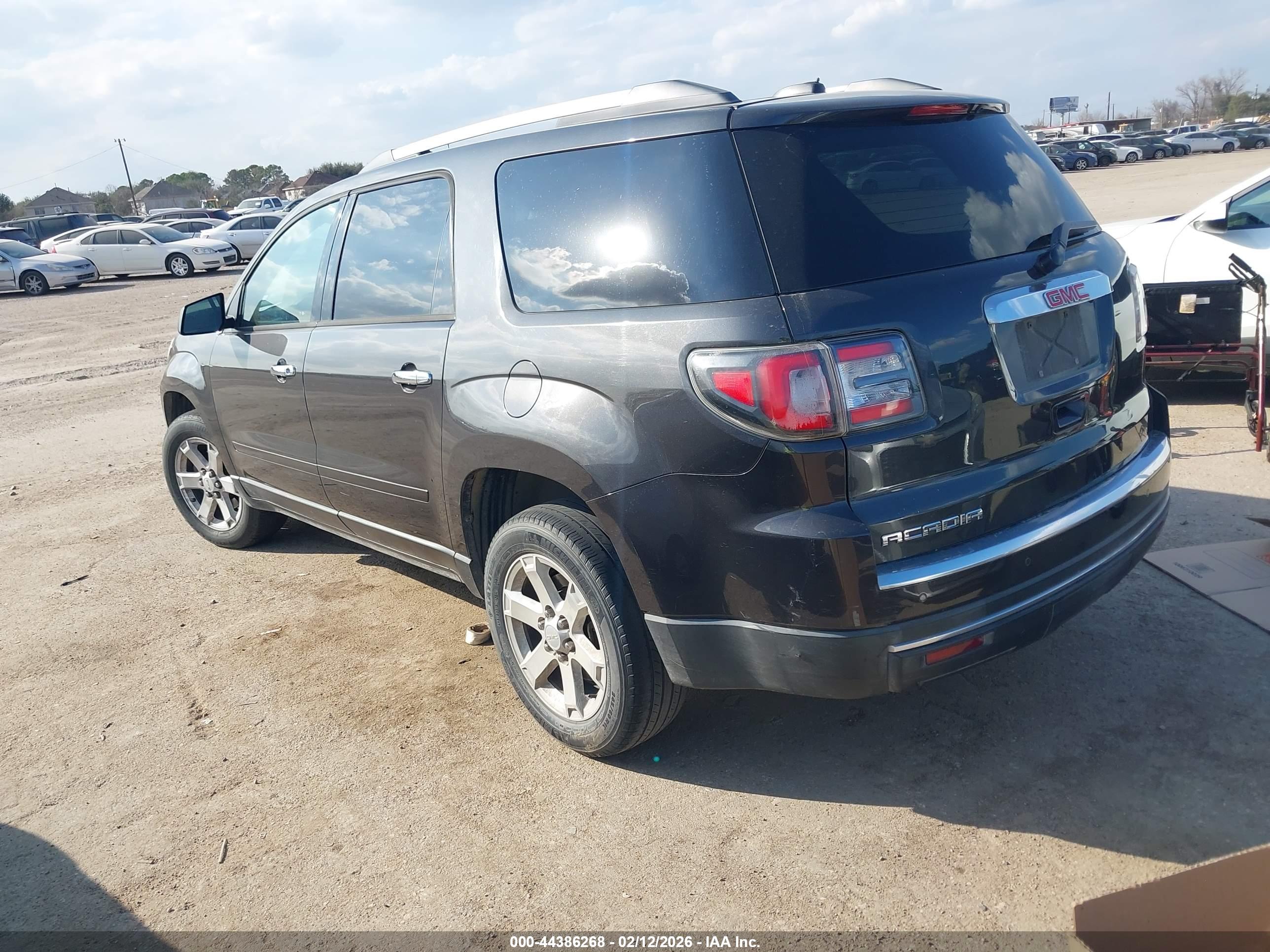 GMC ACADIA image 3