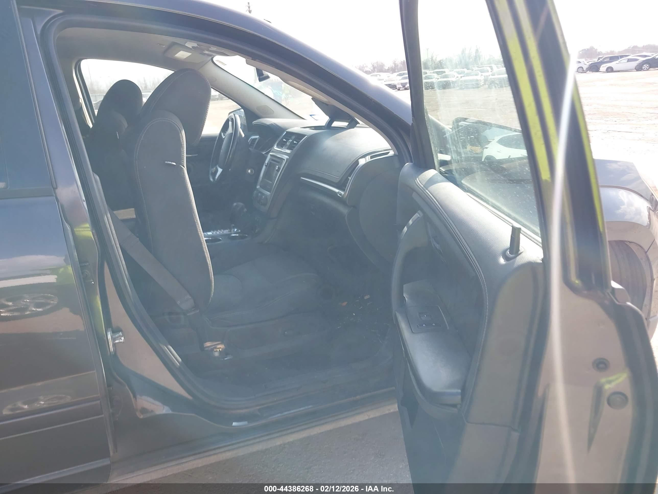 GMC ACADIA image 5