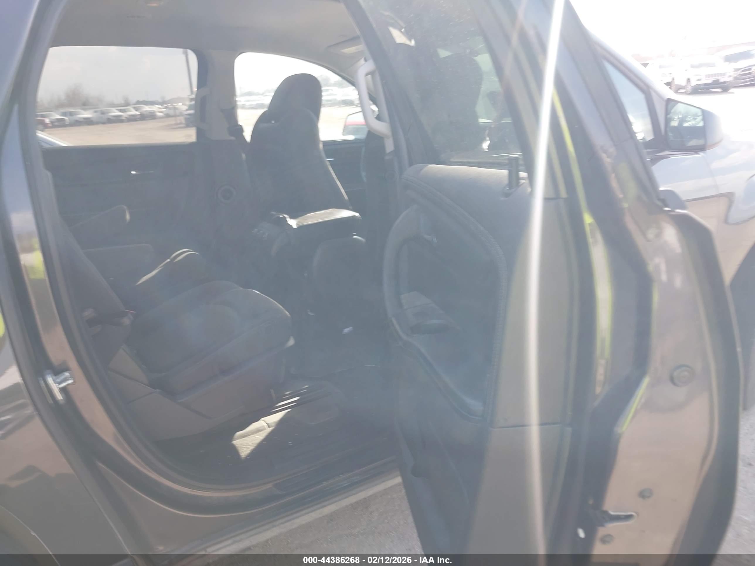 GMC ACADIA image 8