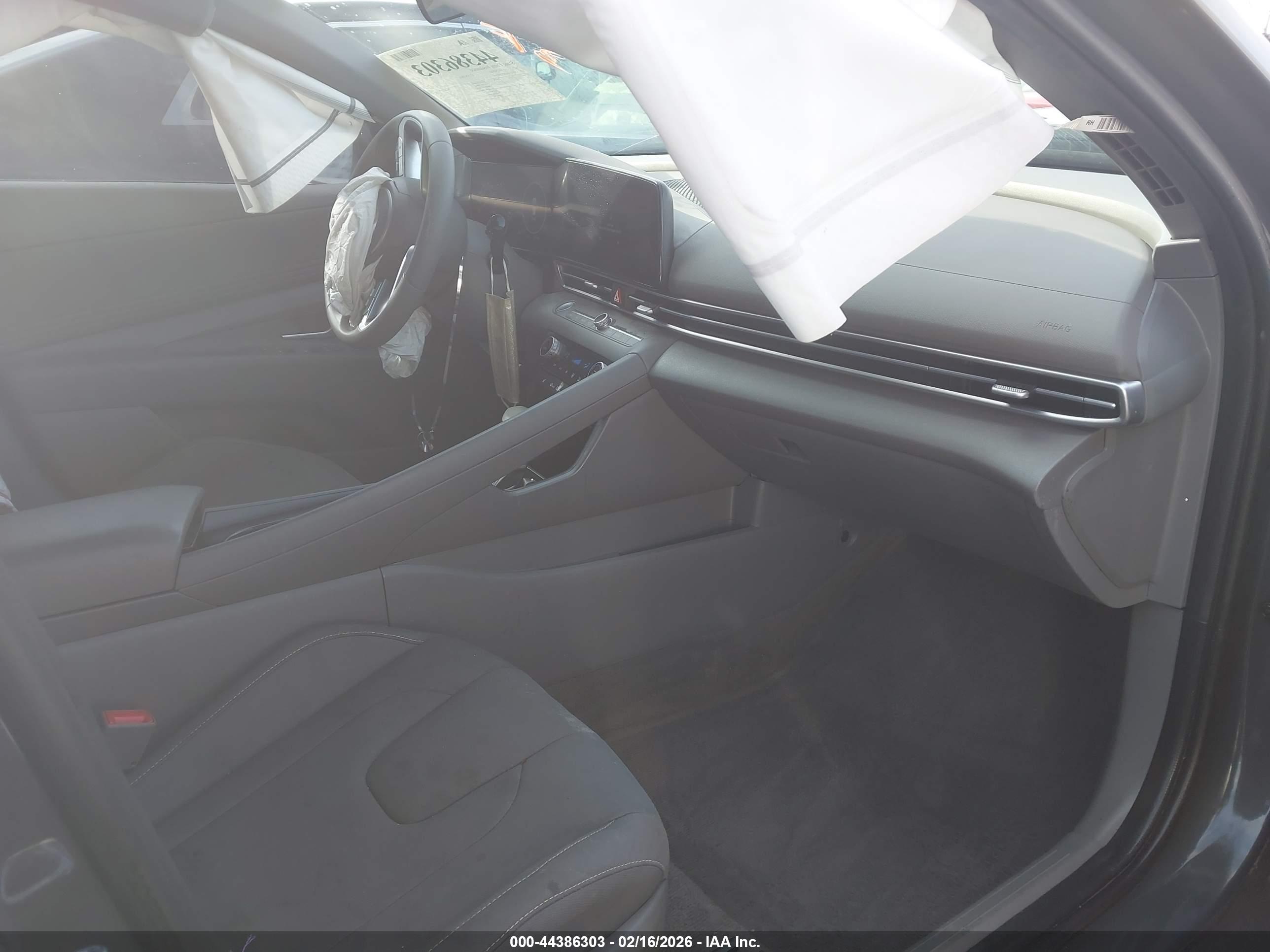 HYUNDAI ELANTRA image 5