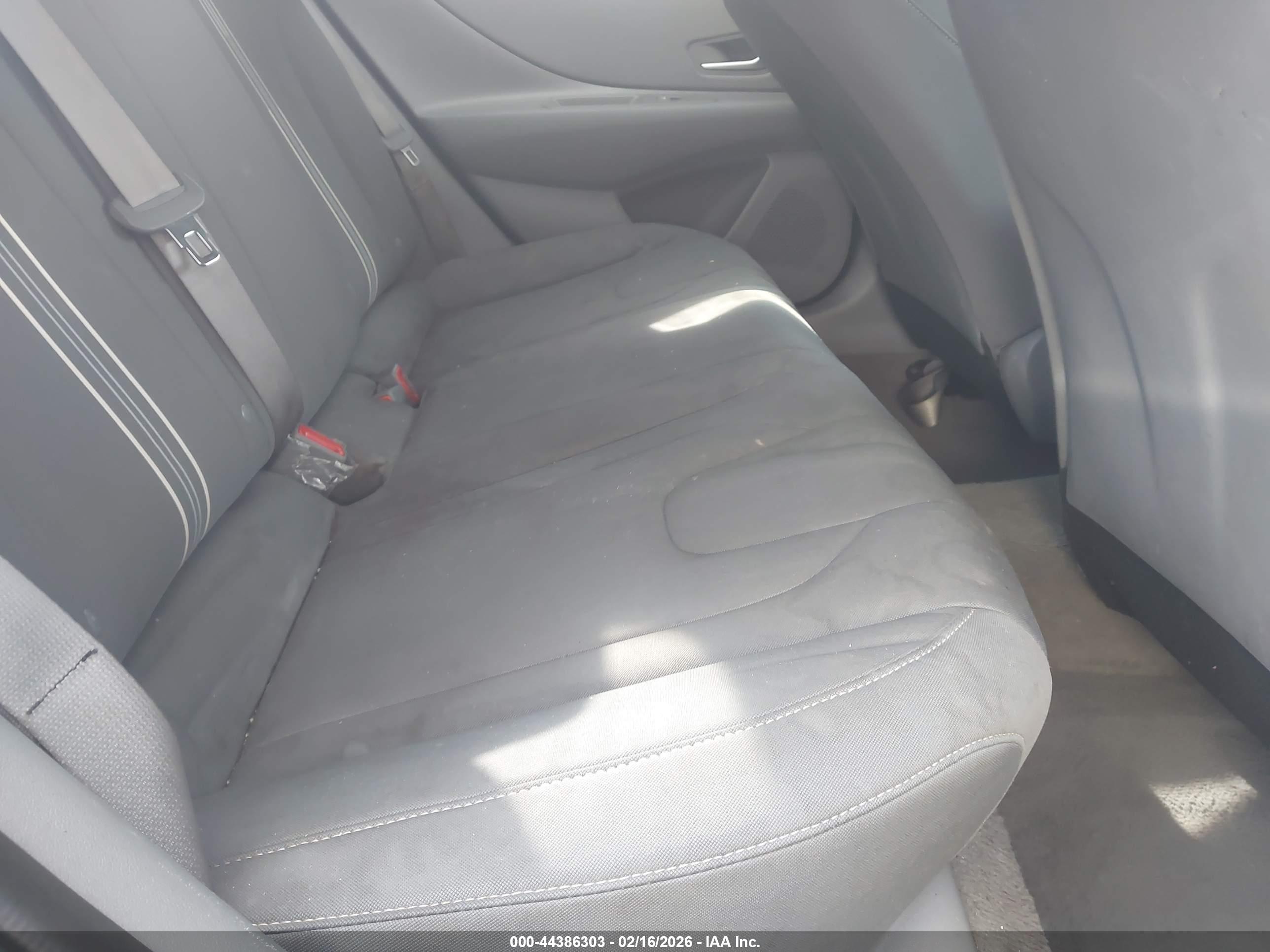 HYUNDAI ELANTRA image 8