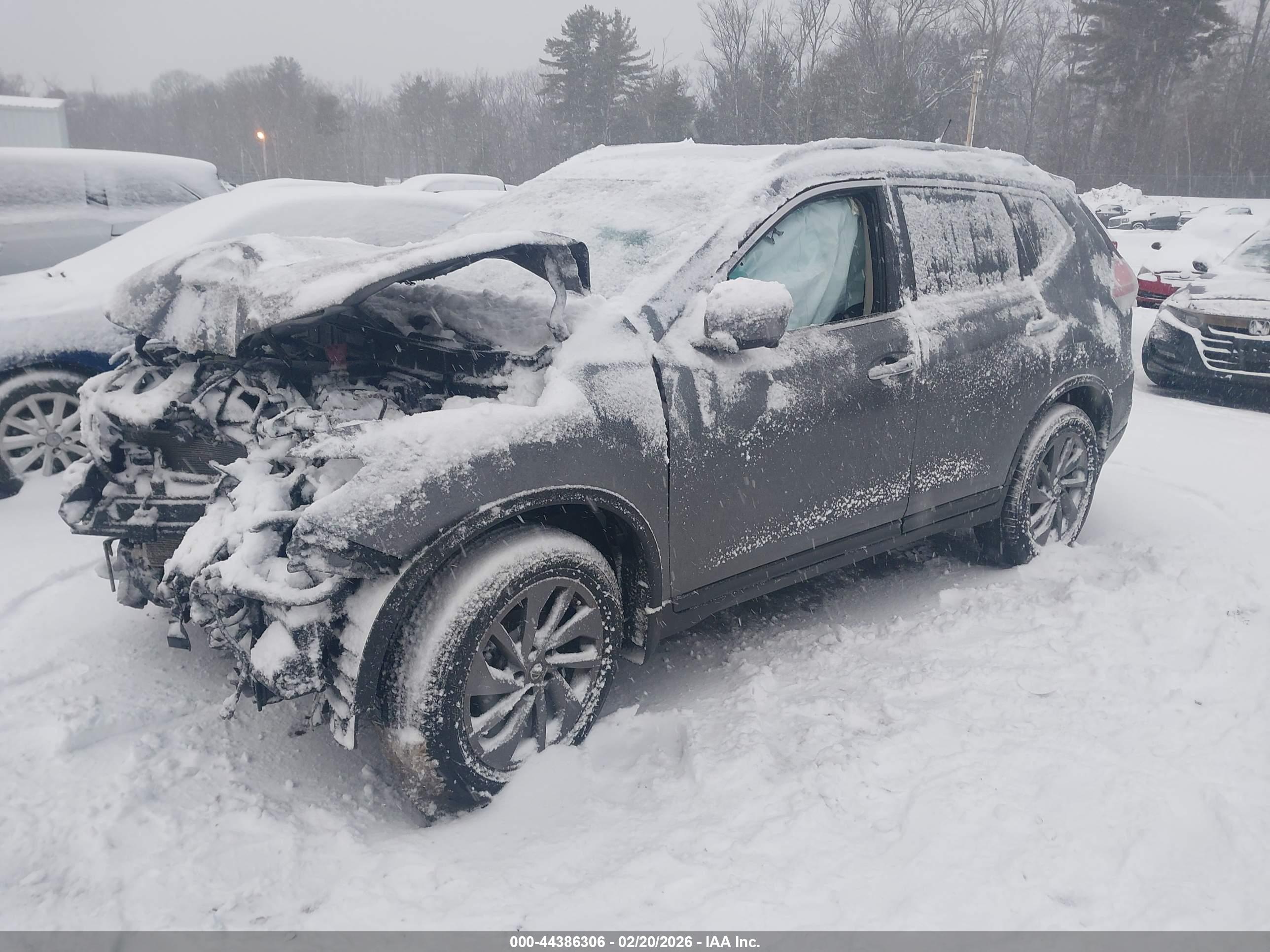 NISSAN ROGUE image 2