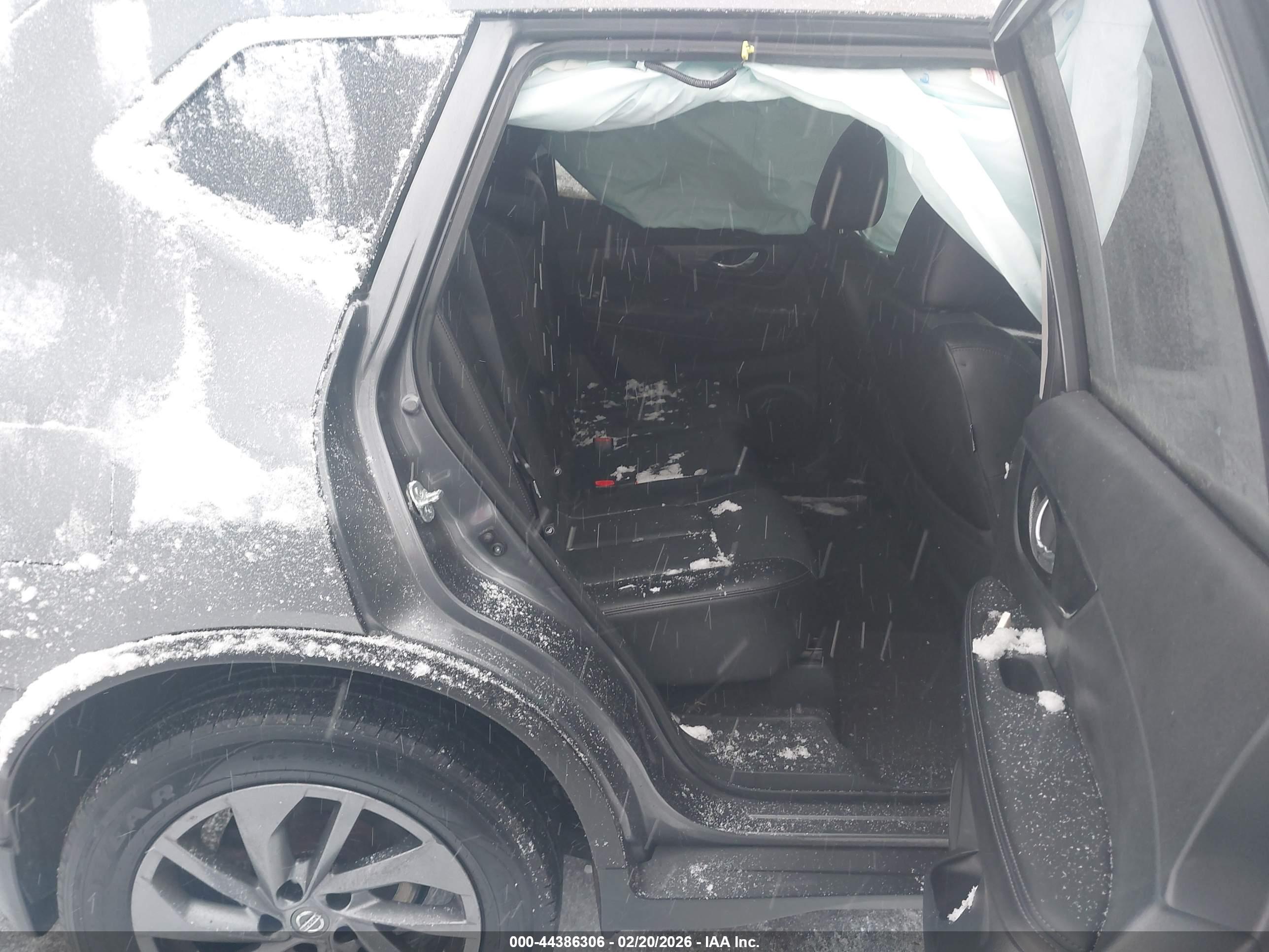 NISSAN ROGUE image 8