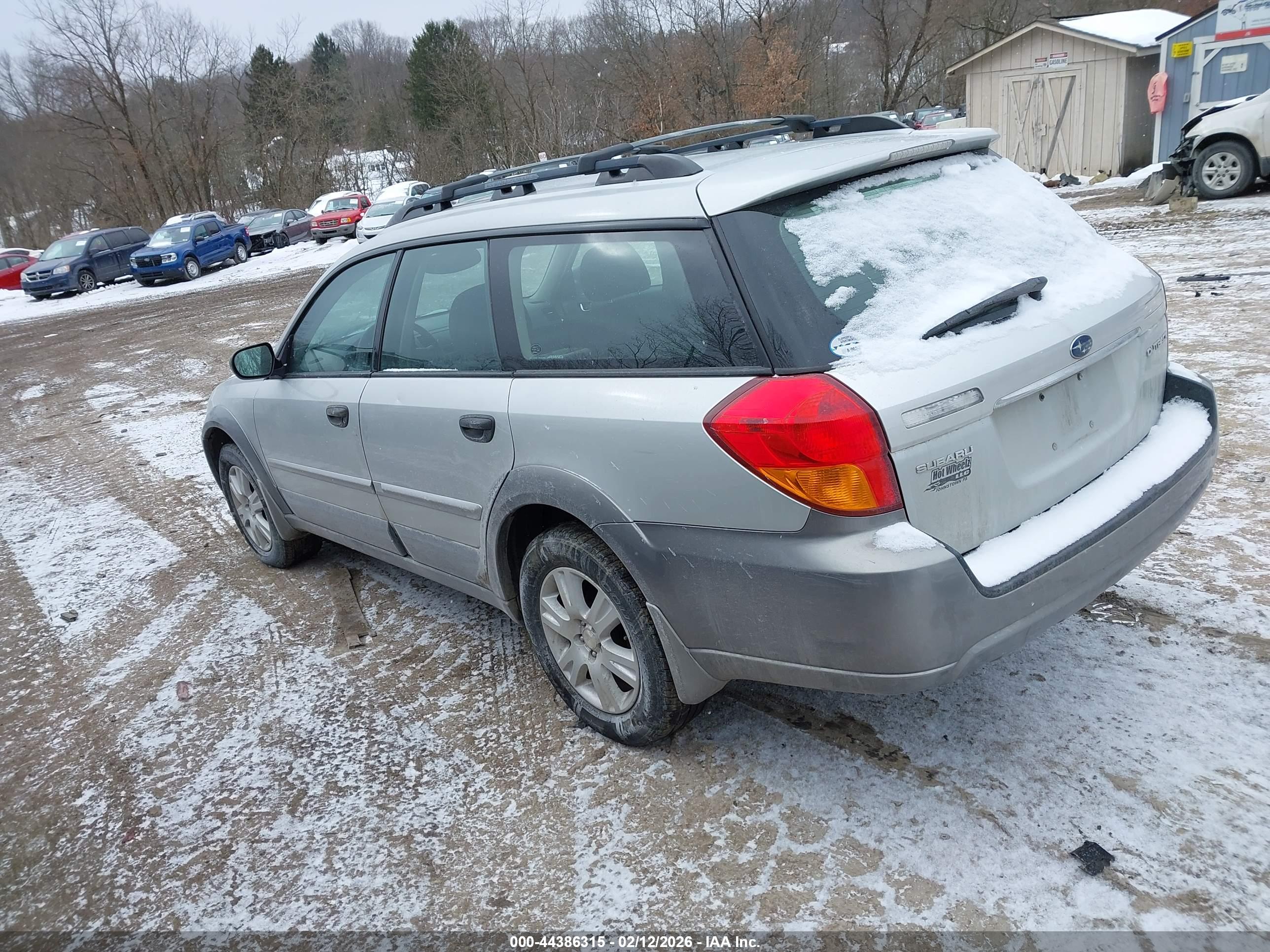 SUBARU OUTBACK image 3