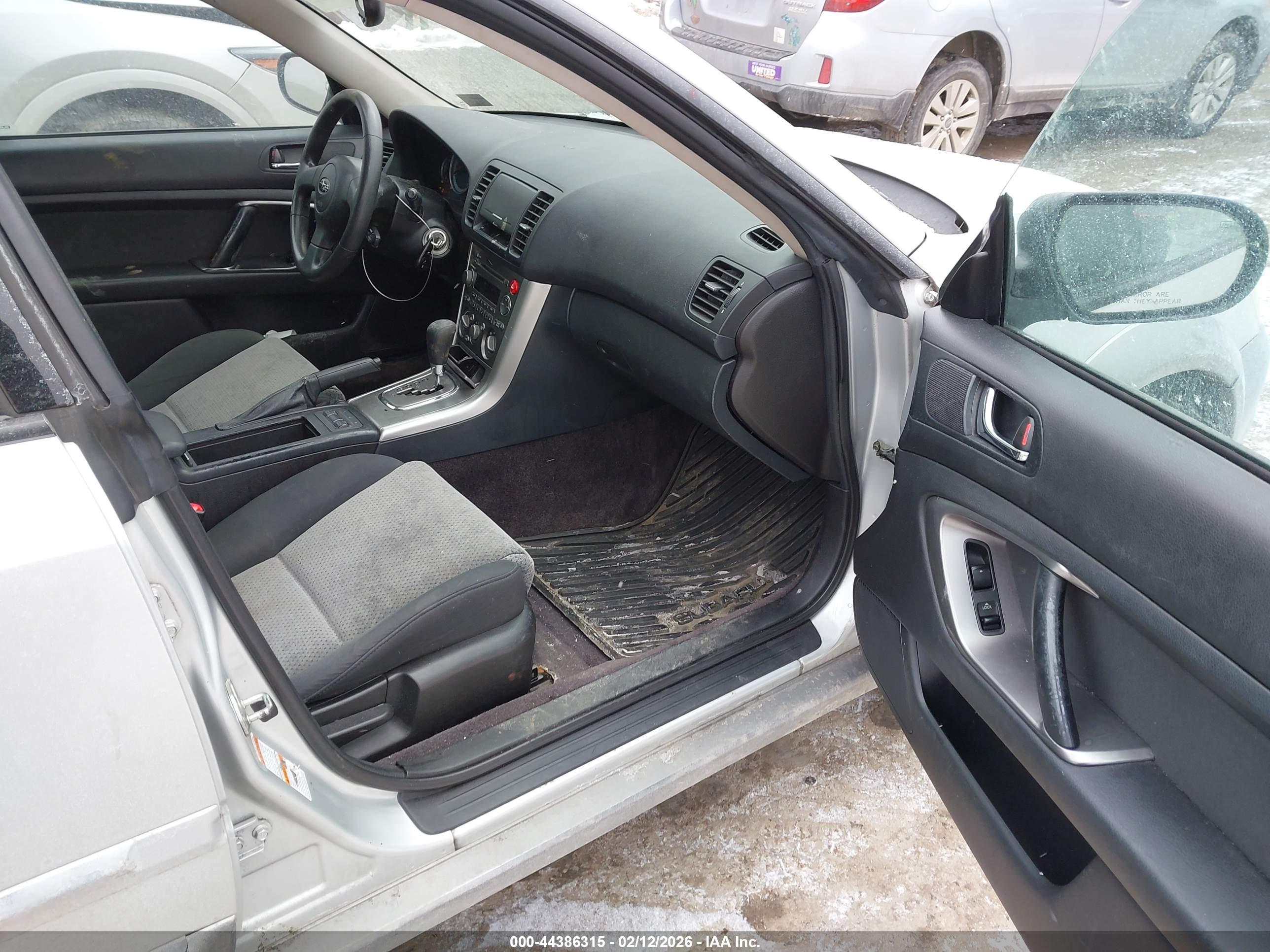 SUBARU OUTBACK image 5