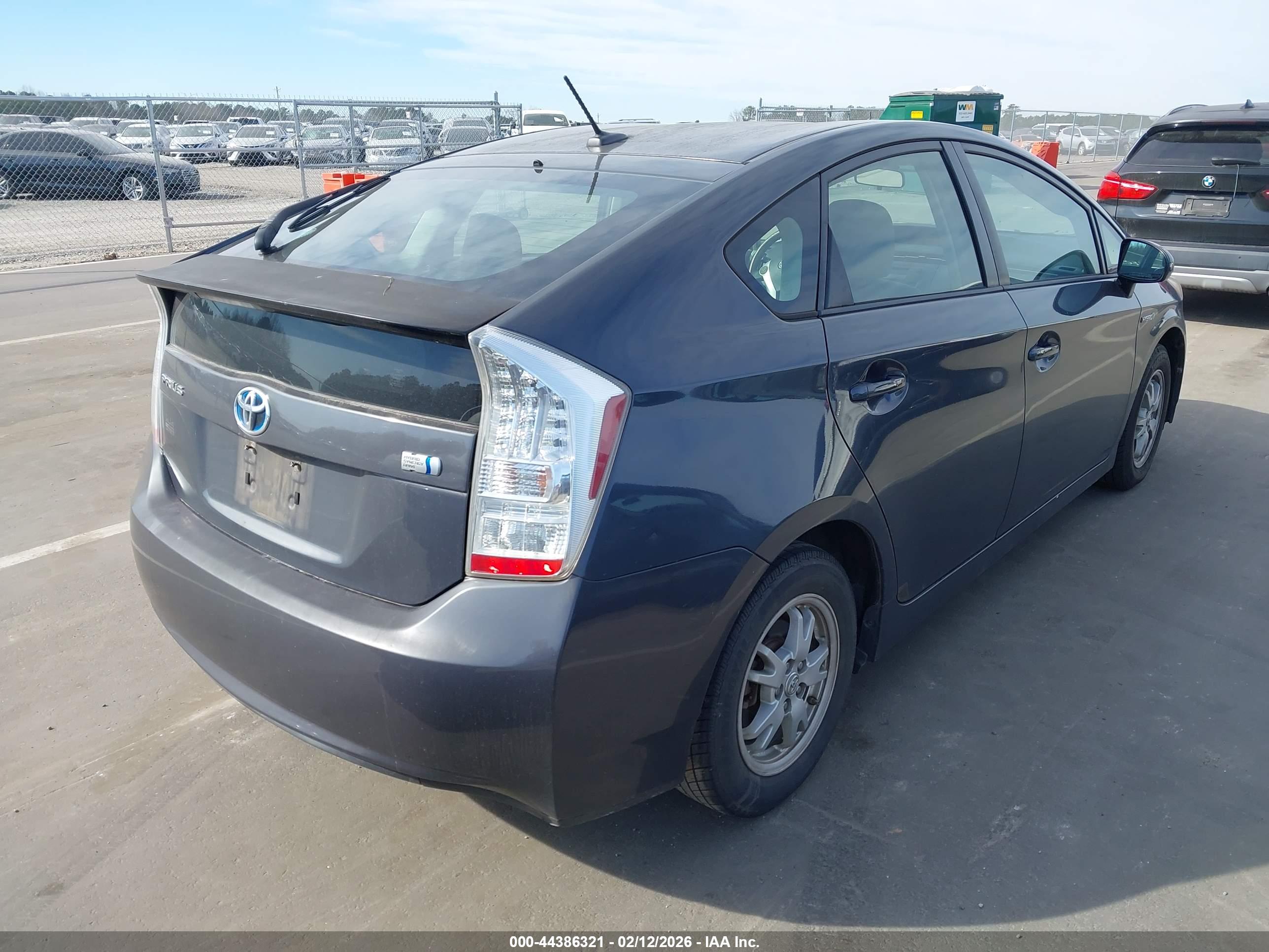 TOYOTA PRIUS image 4