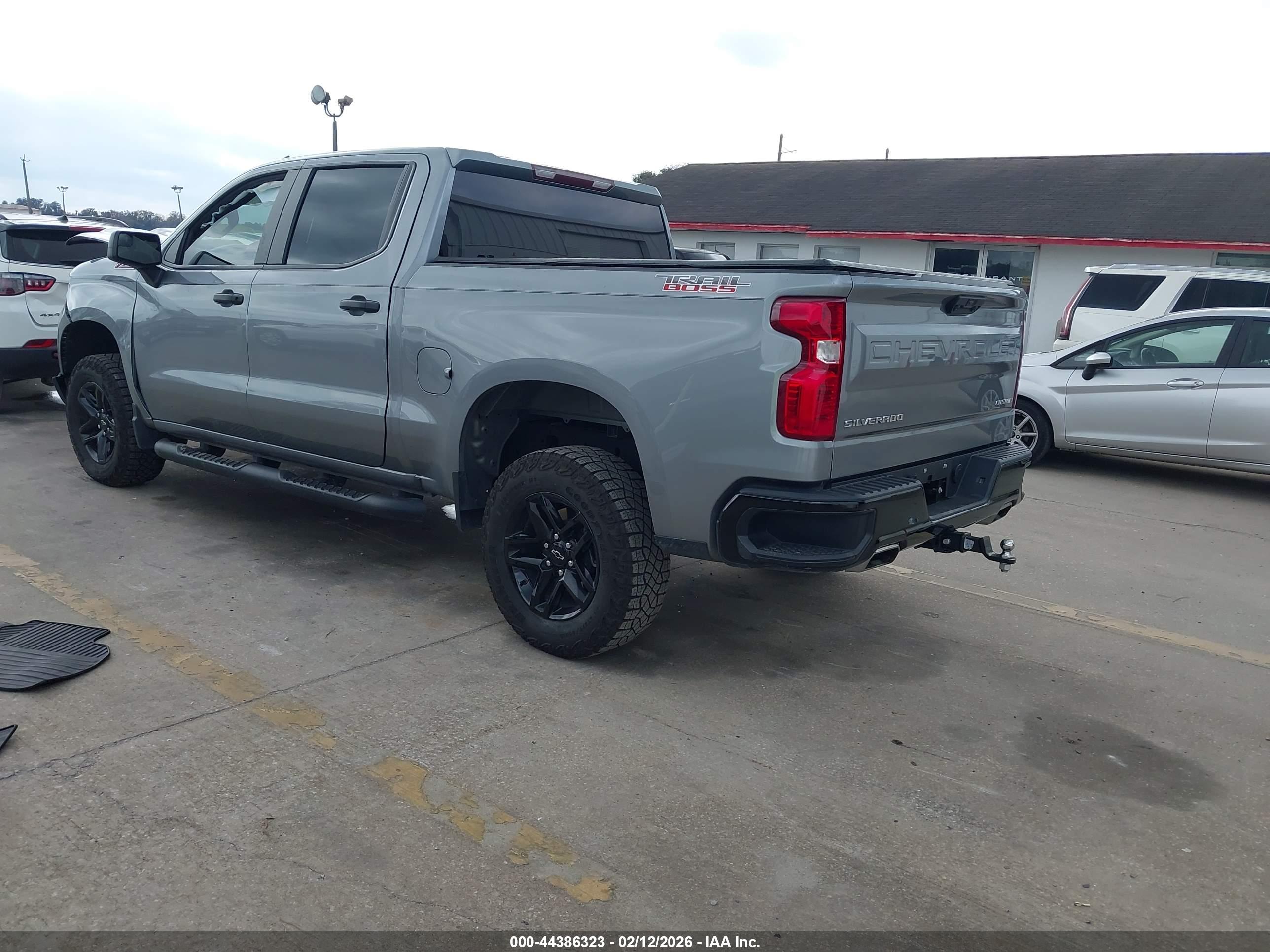 CHEVROLET SILVERADO image 3