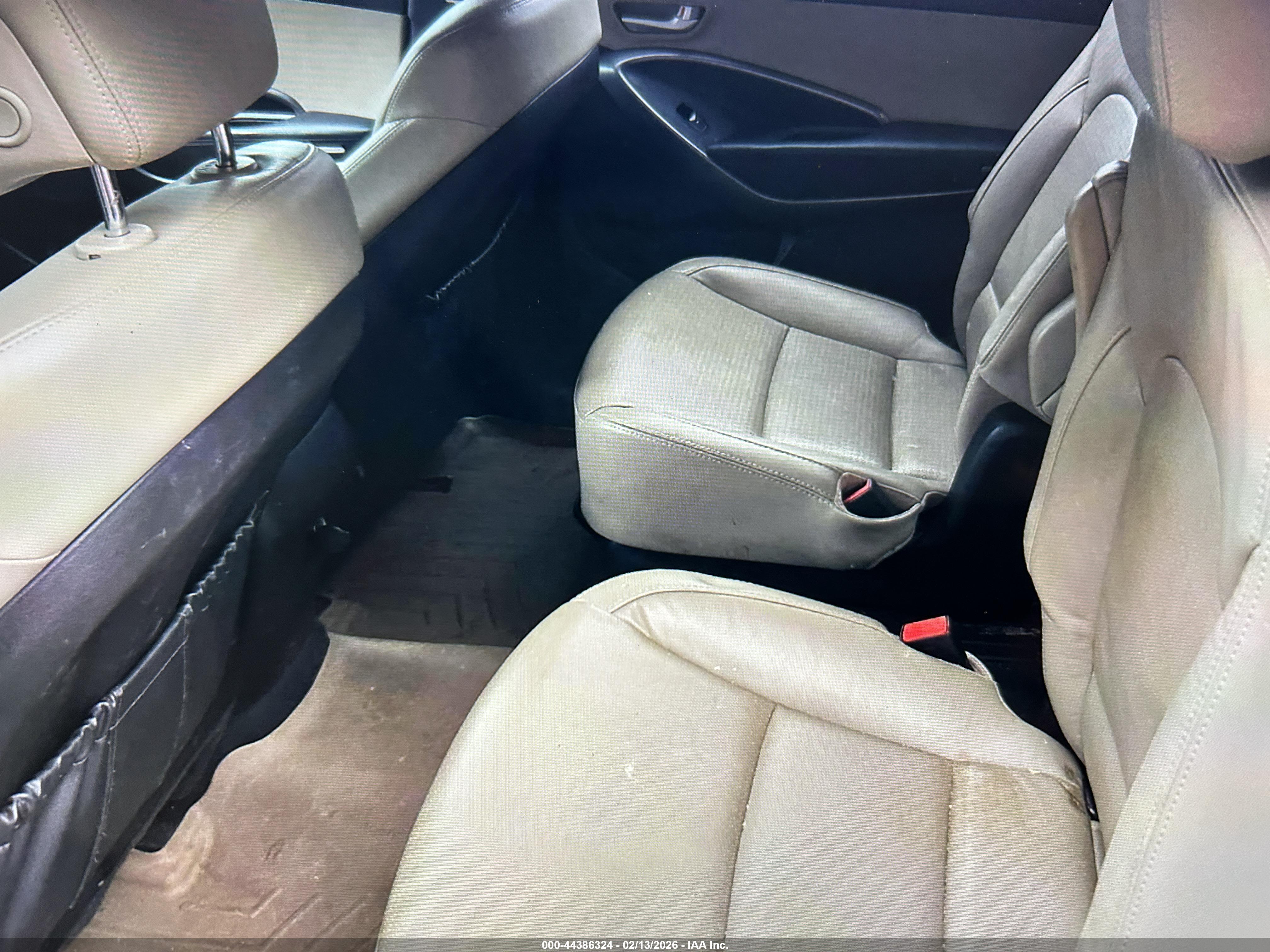 HYUNDAI SANTA image 8