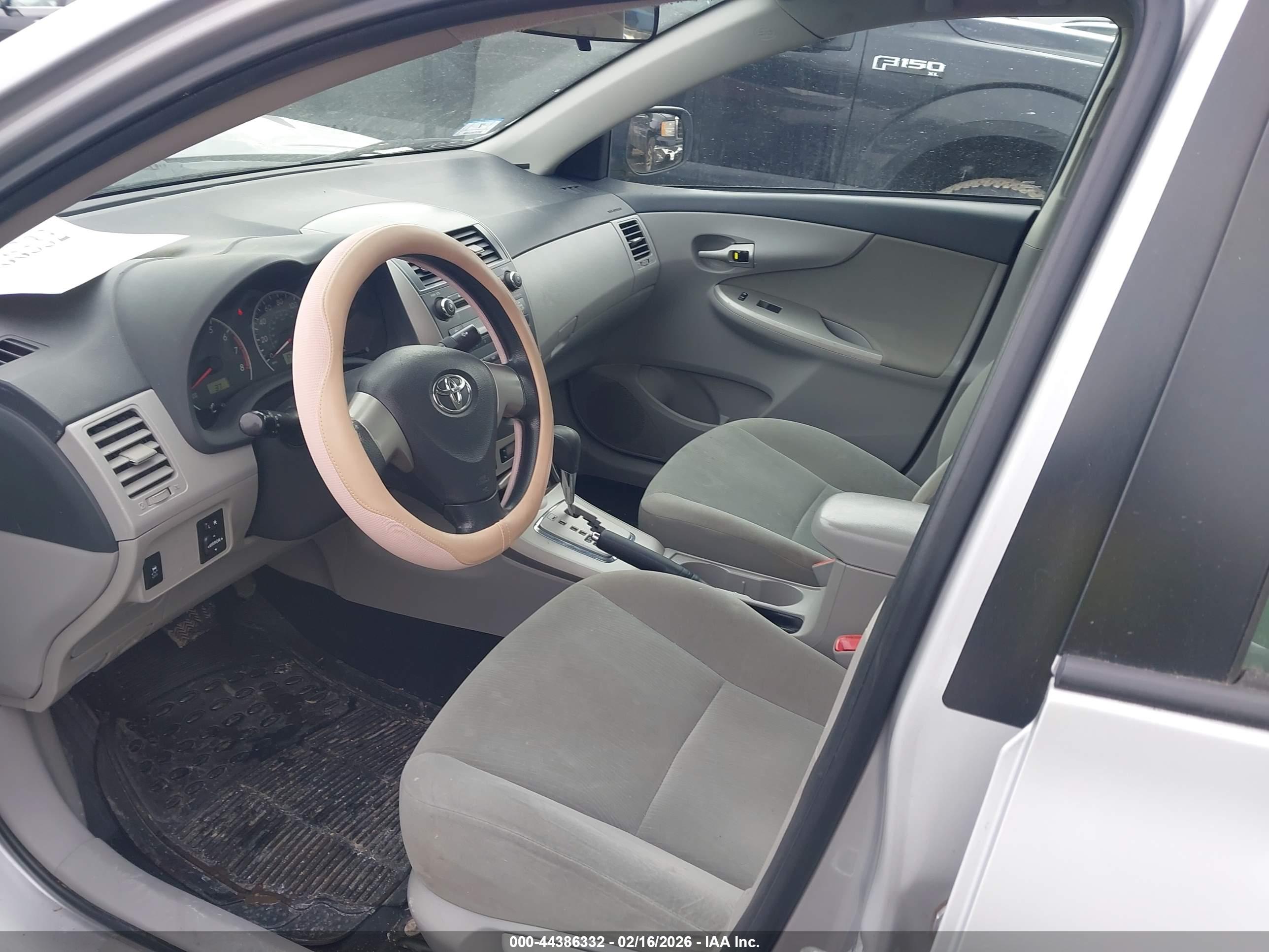 TOYOTA COROLLA image 5