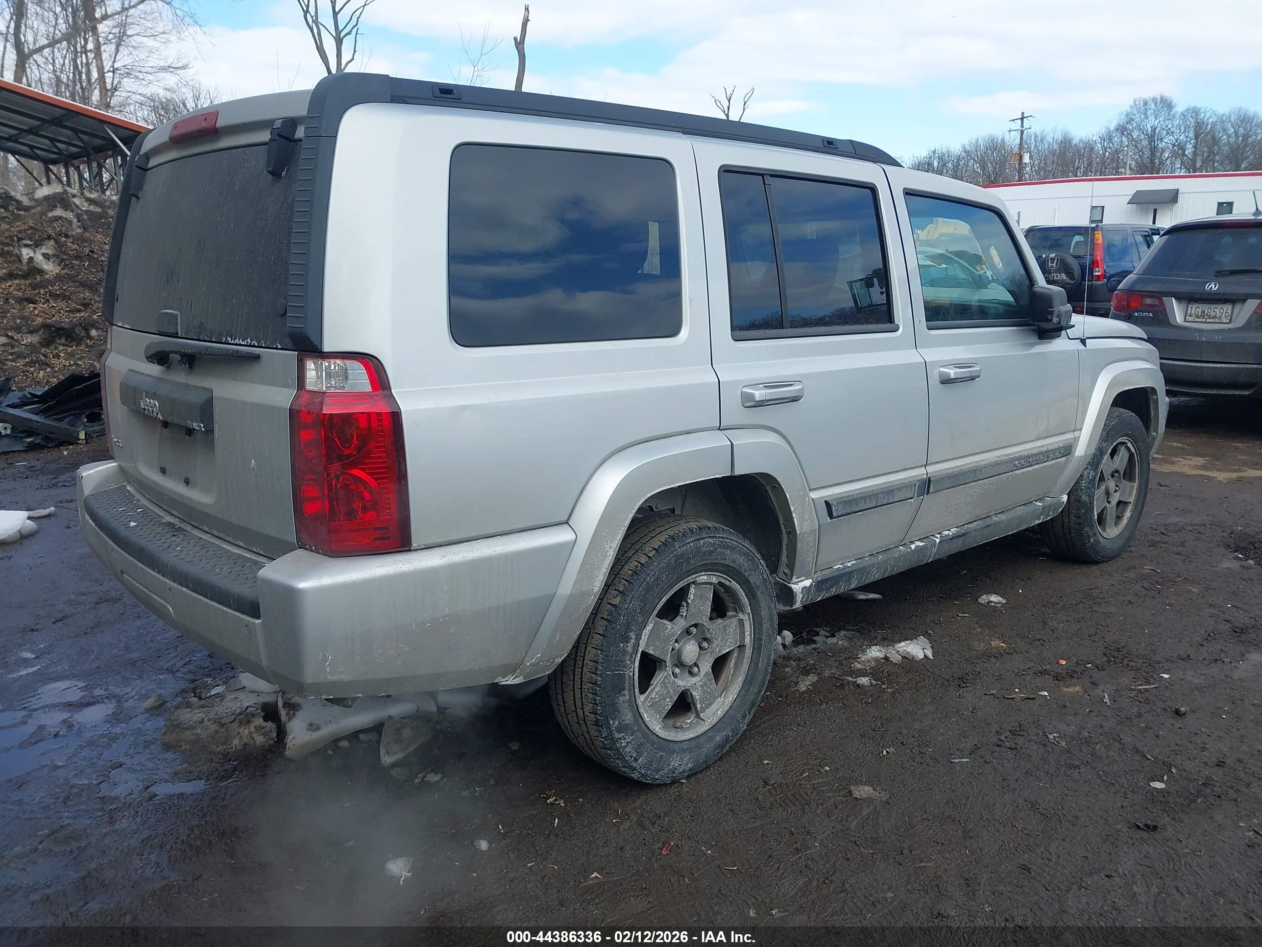 JEEP COMMANDER image 4