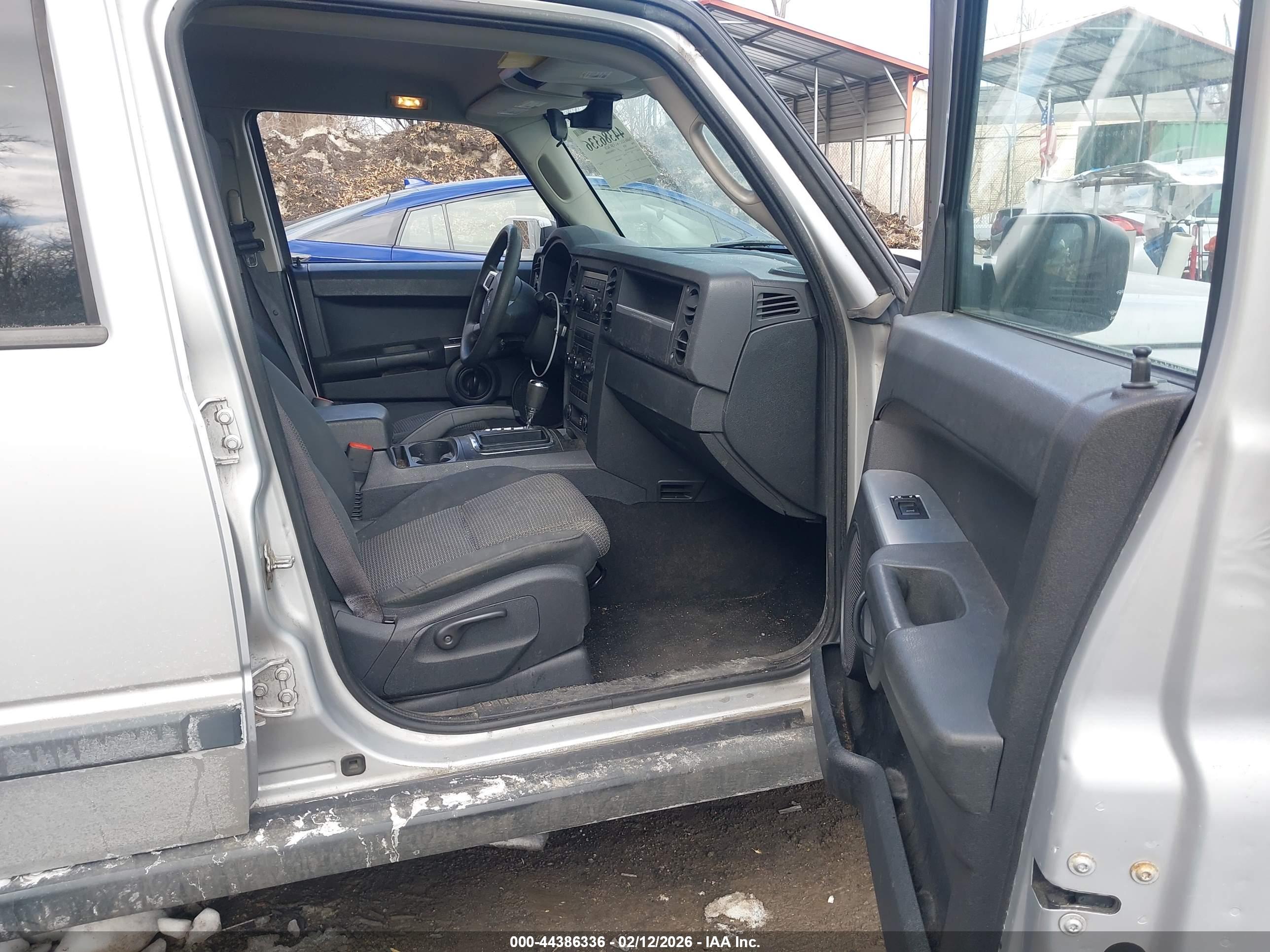 JEEP COMMANDER image 5