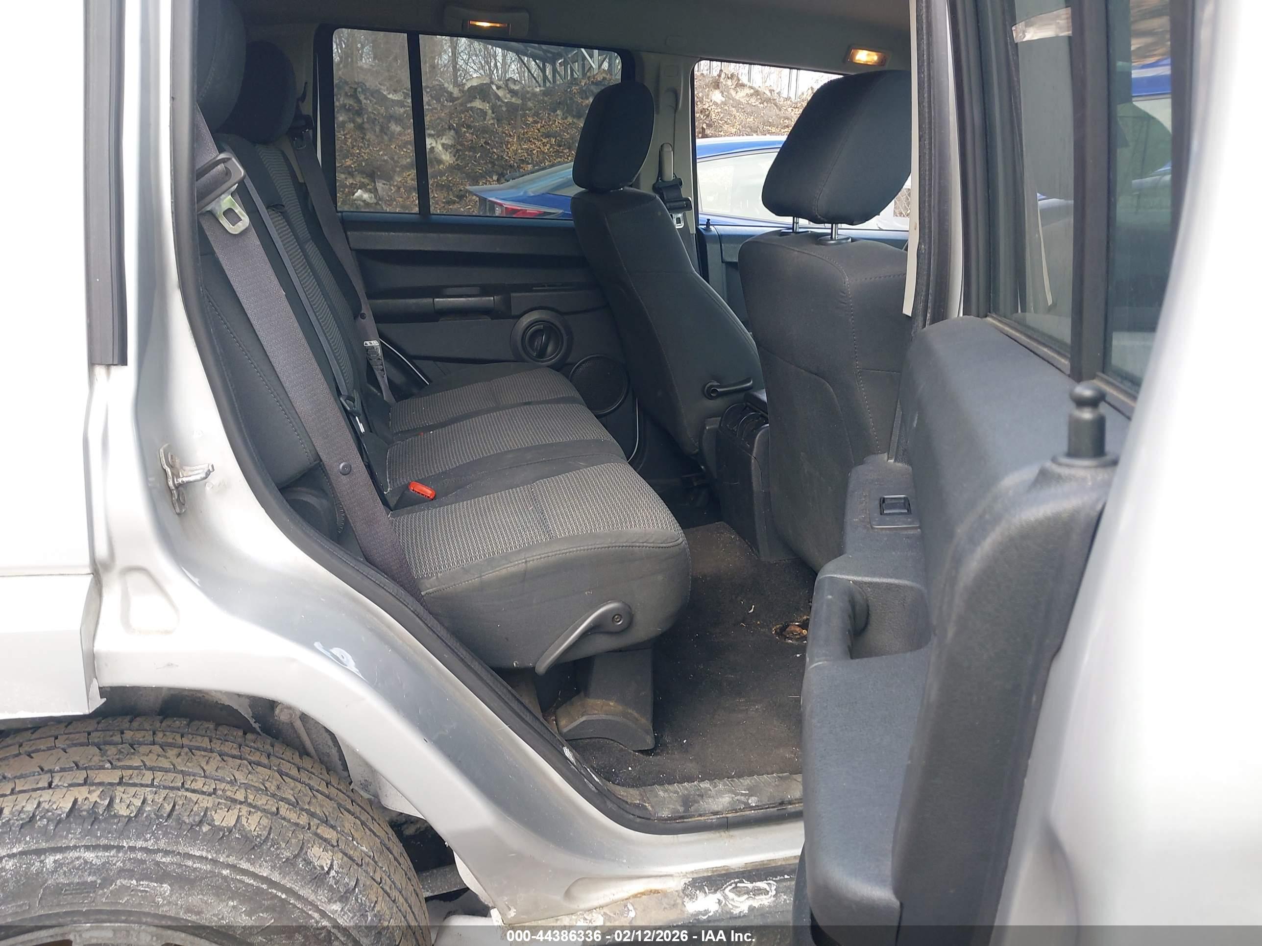 JEEP COMMANDER image 8
