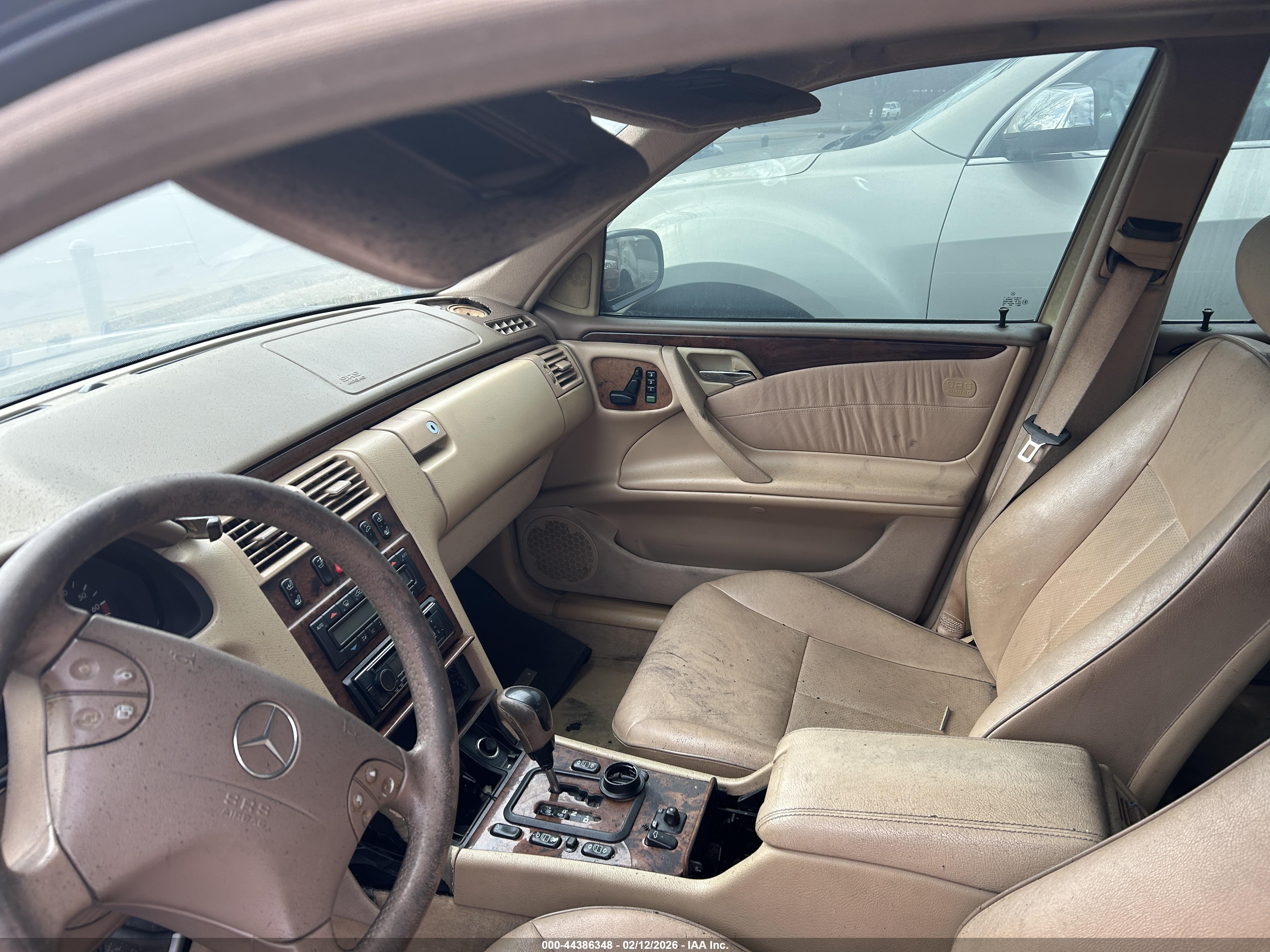 MERCEDES-BENZ E image 5