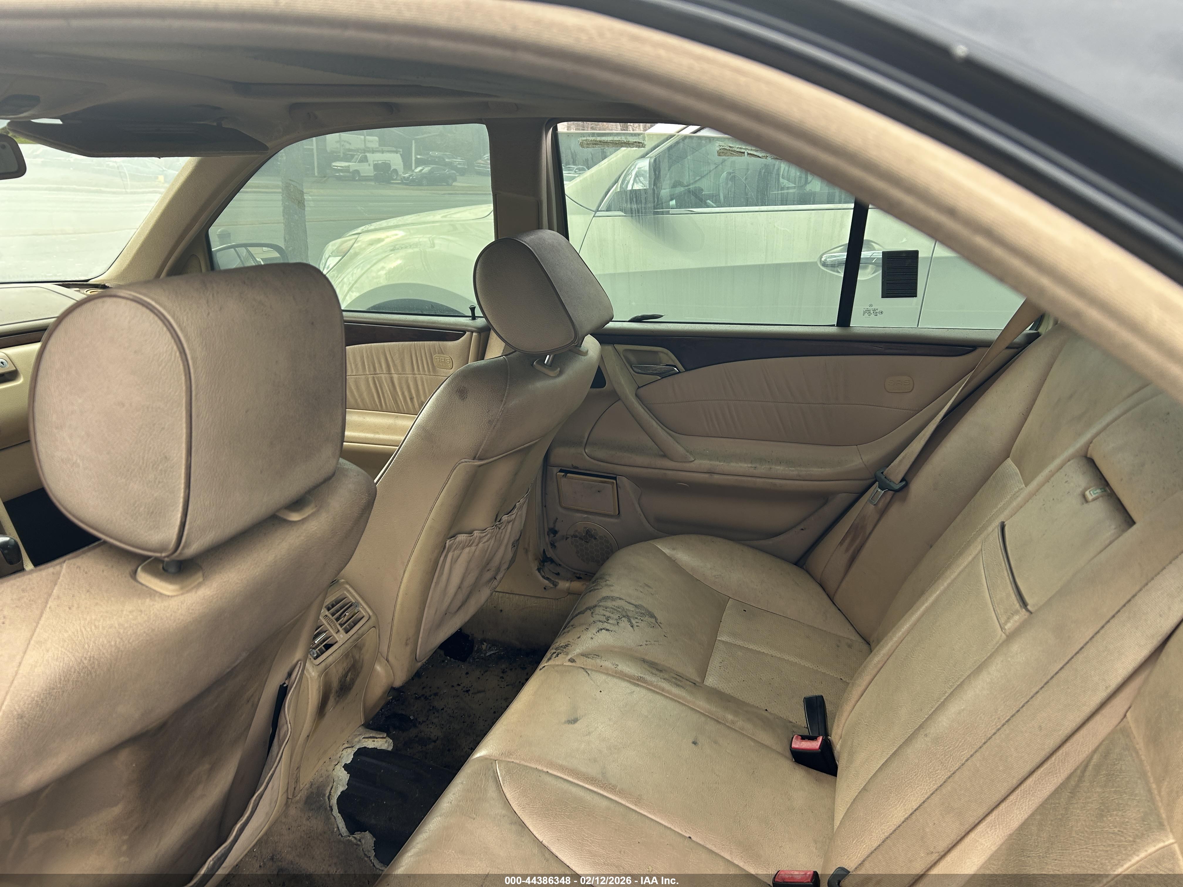 MERCEDES-BENZ E image 8
