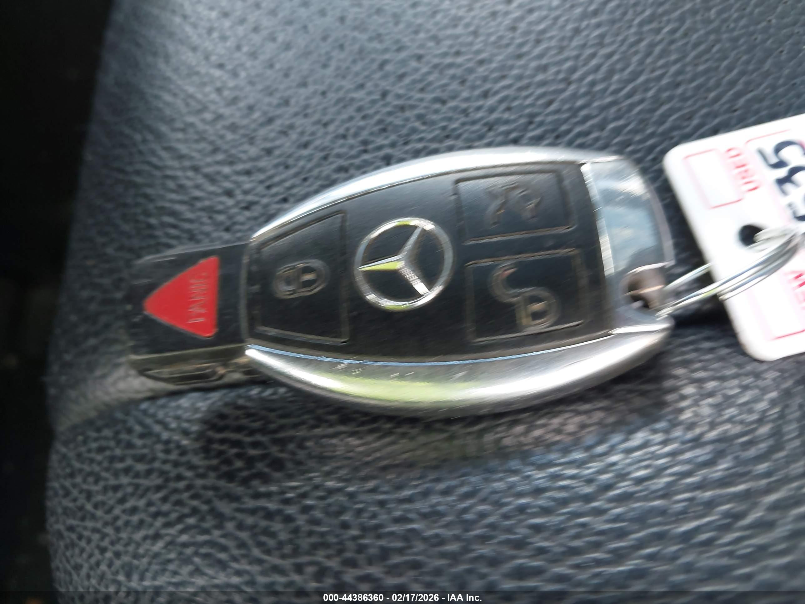 MERCEDES-BENZ GLK image 11