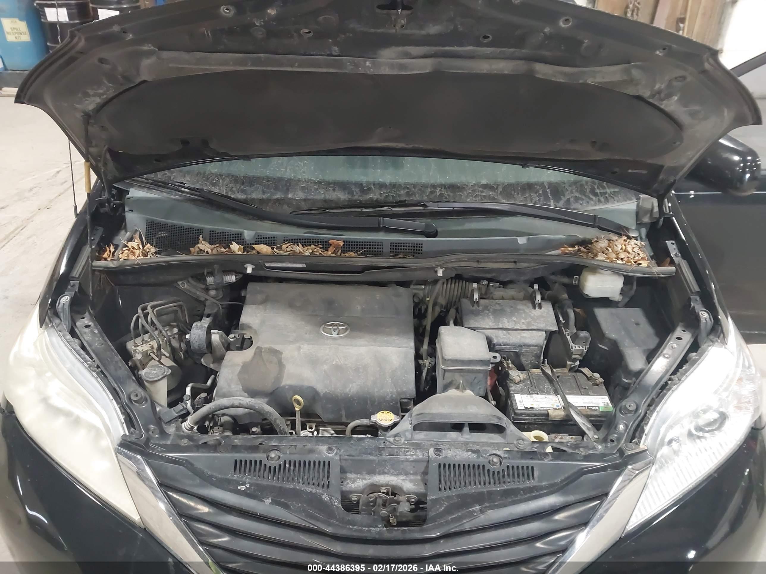 TOYOTA SIENNA image 10