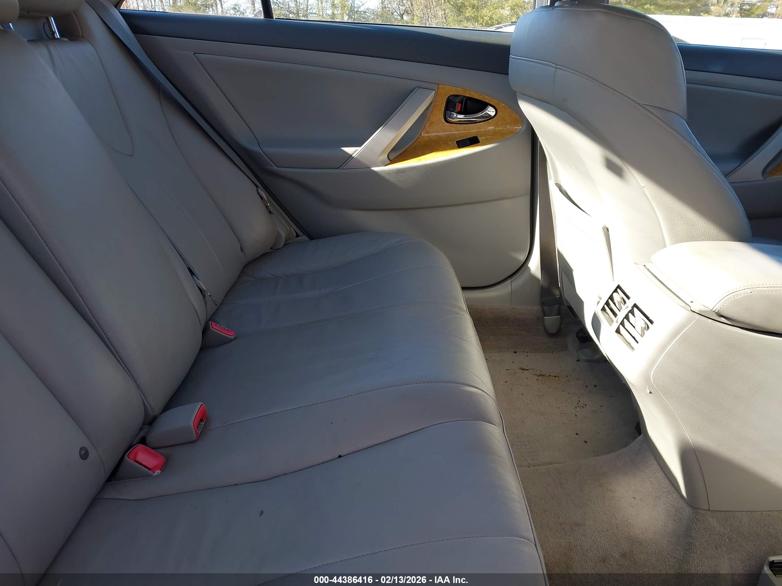TOYOTA CAMRY image 8