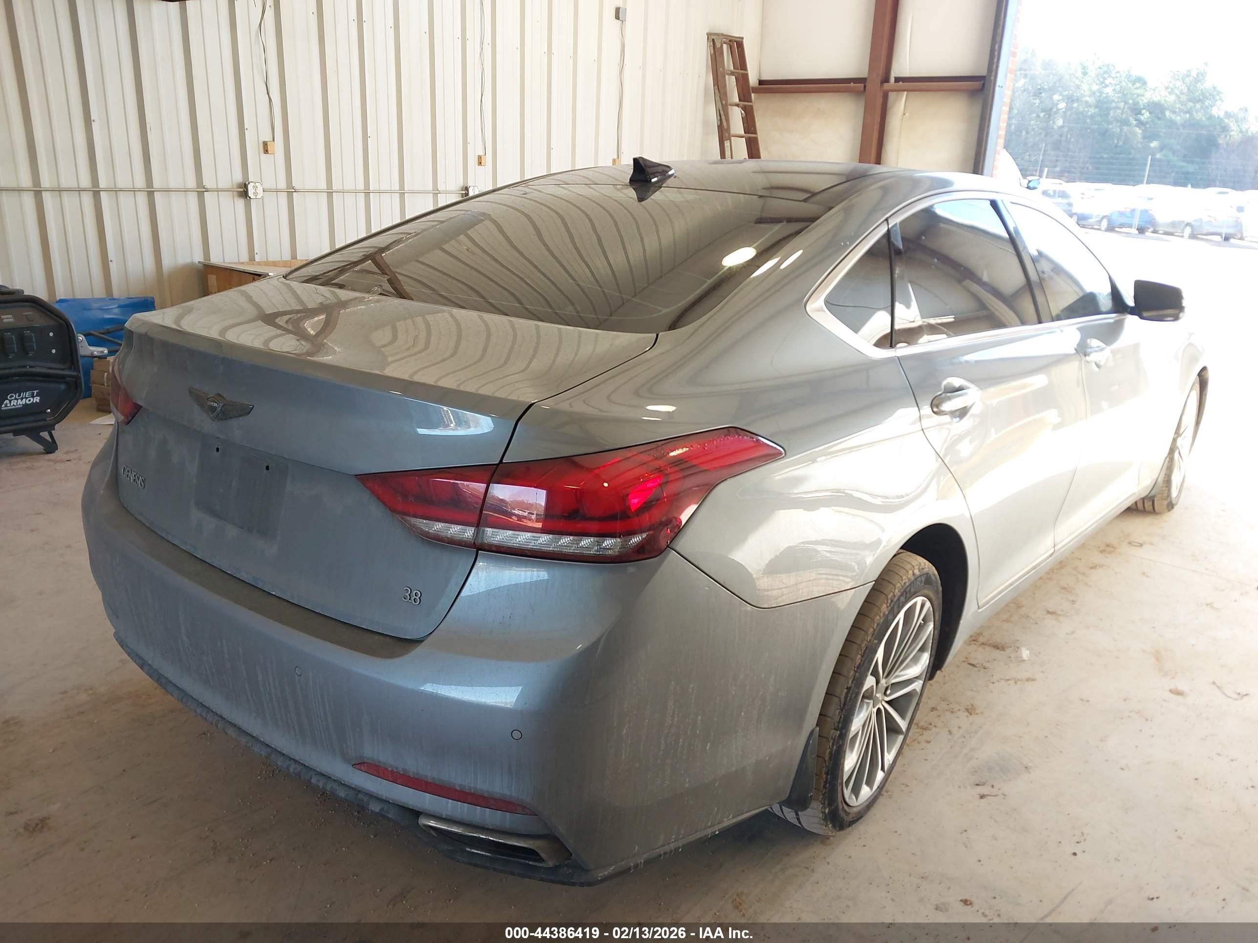 HYUNDAI GENESIS image 4