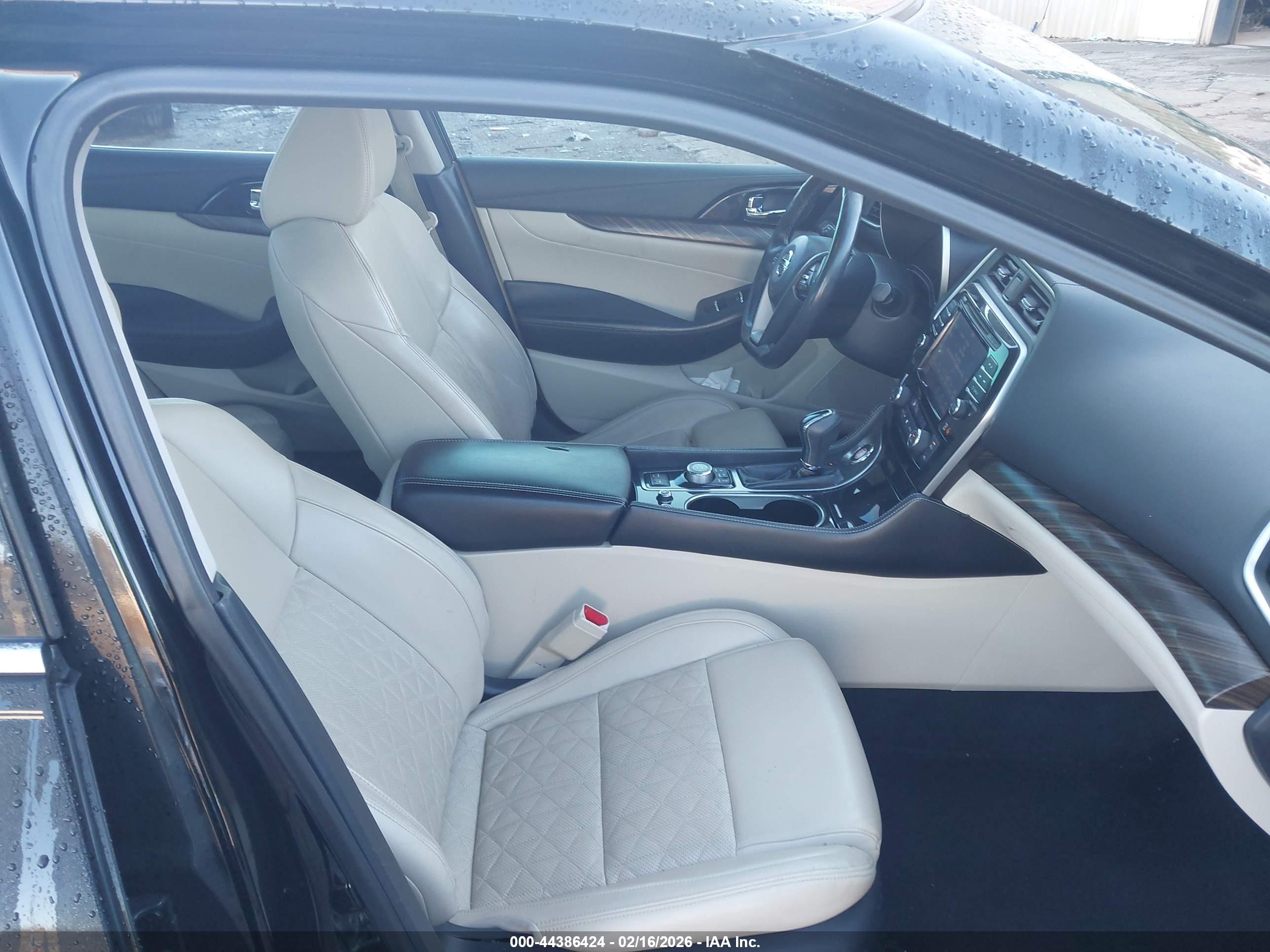 NISSAN MAXIMA image 5