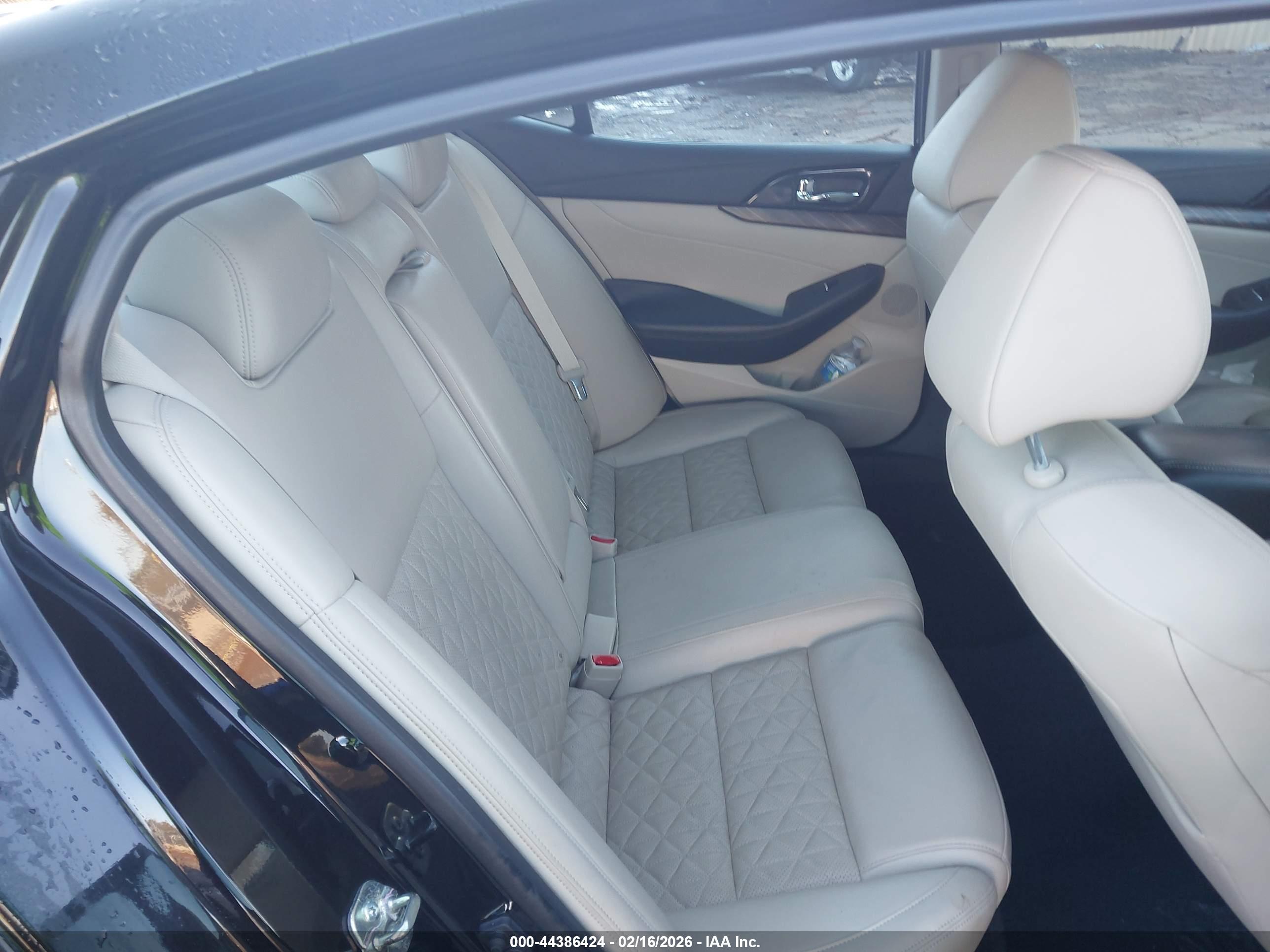 NISSAN MAXIMA image 8