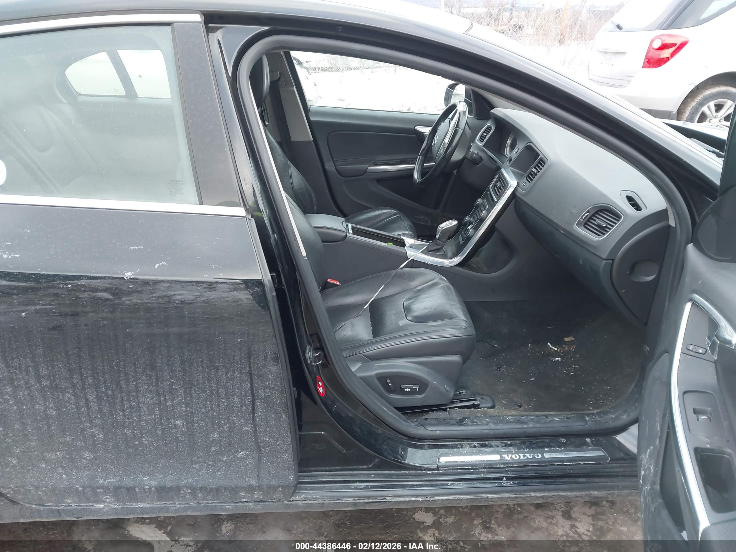 VOLVO S60 image 5