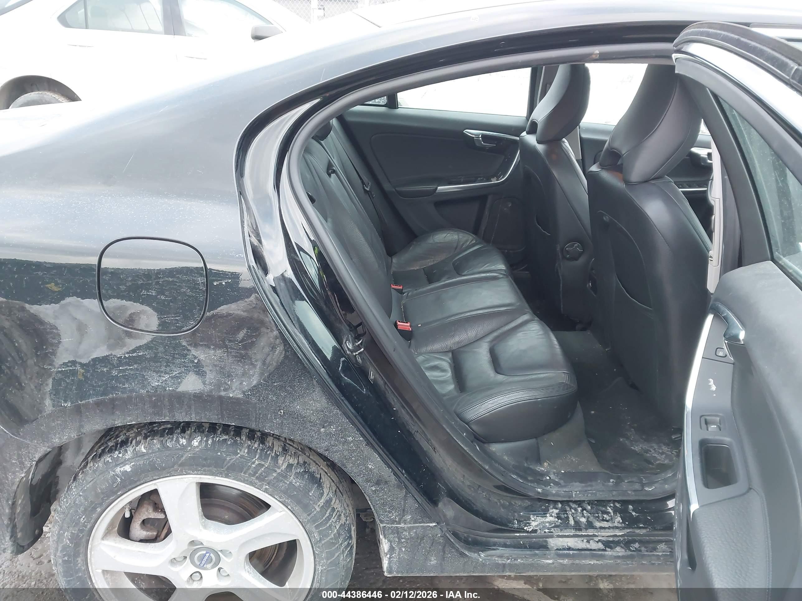 VOLVO S60 image 8