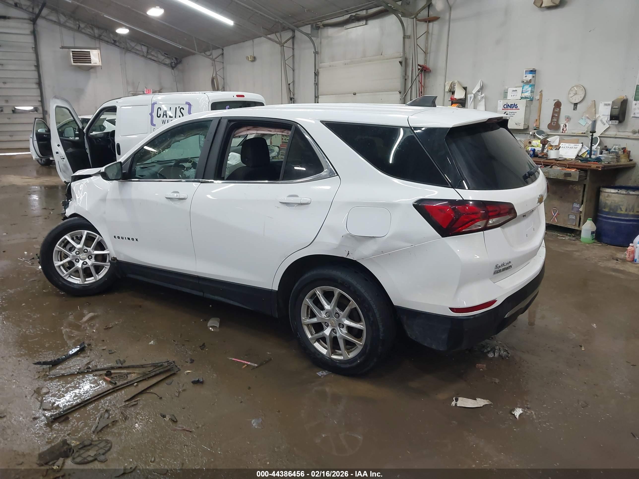 CHEVROLET EQUINOX image 3