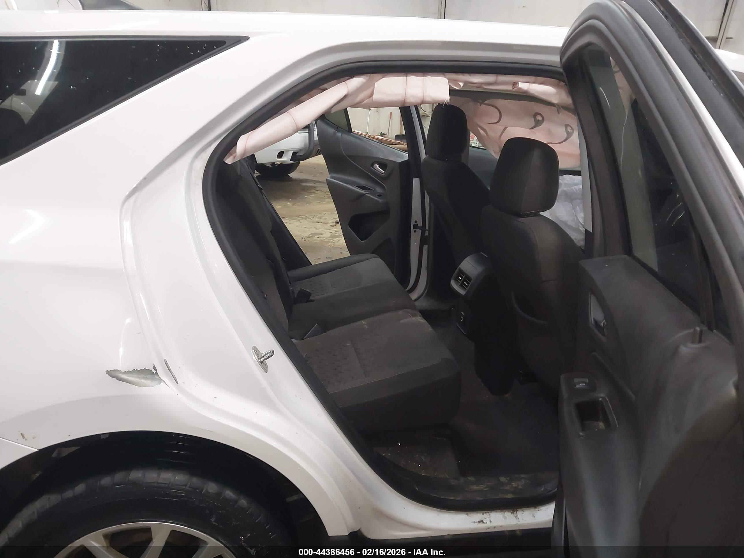 CHEVROLET EQUINOX image 8