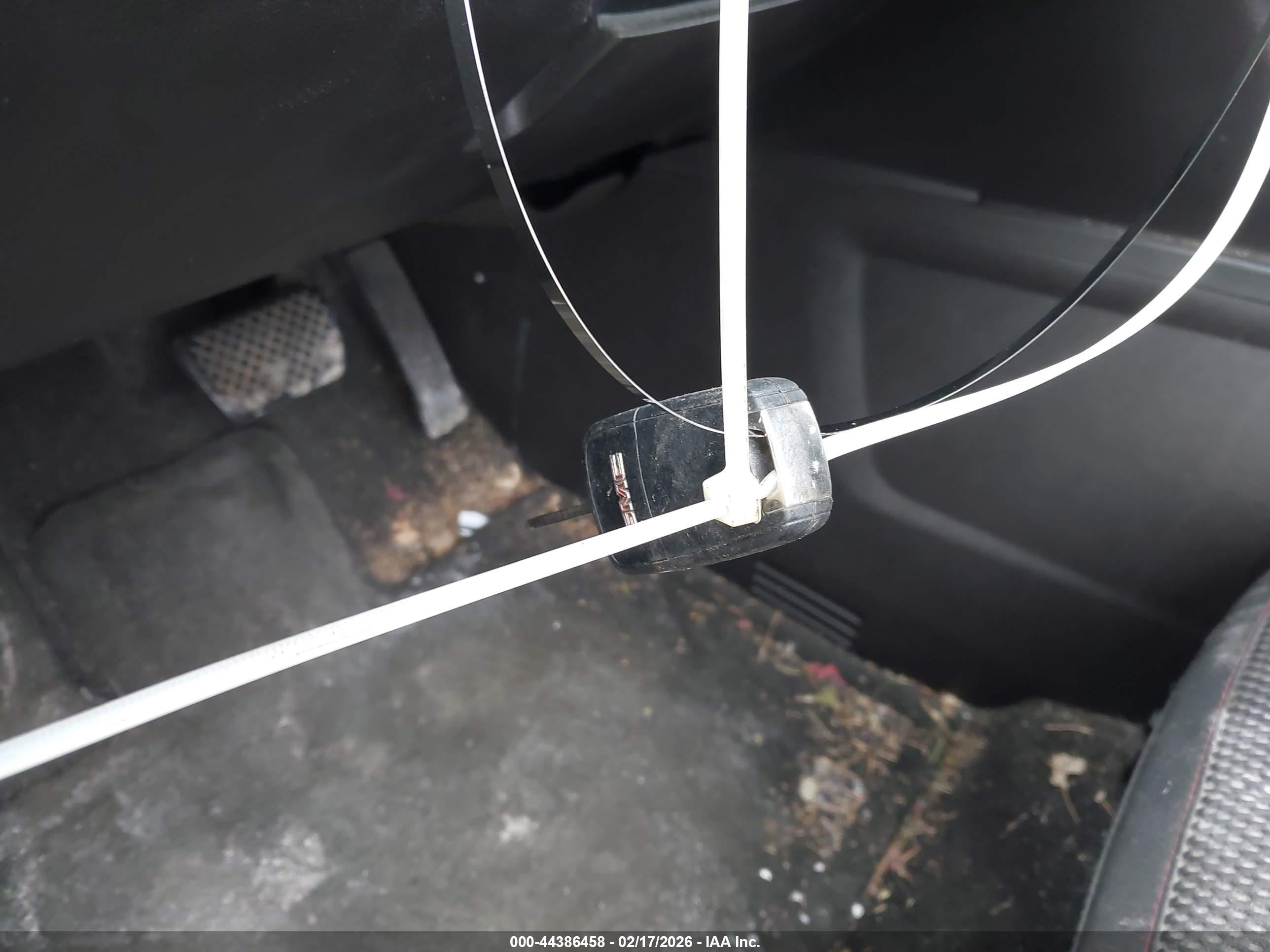 GMC TERRAIN image 11