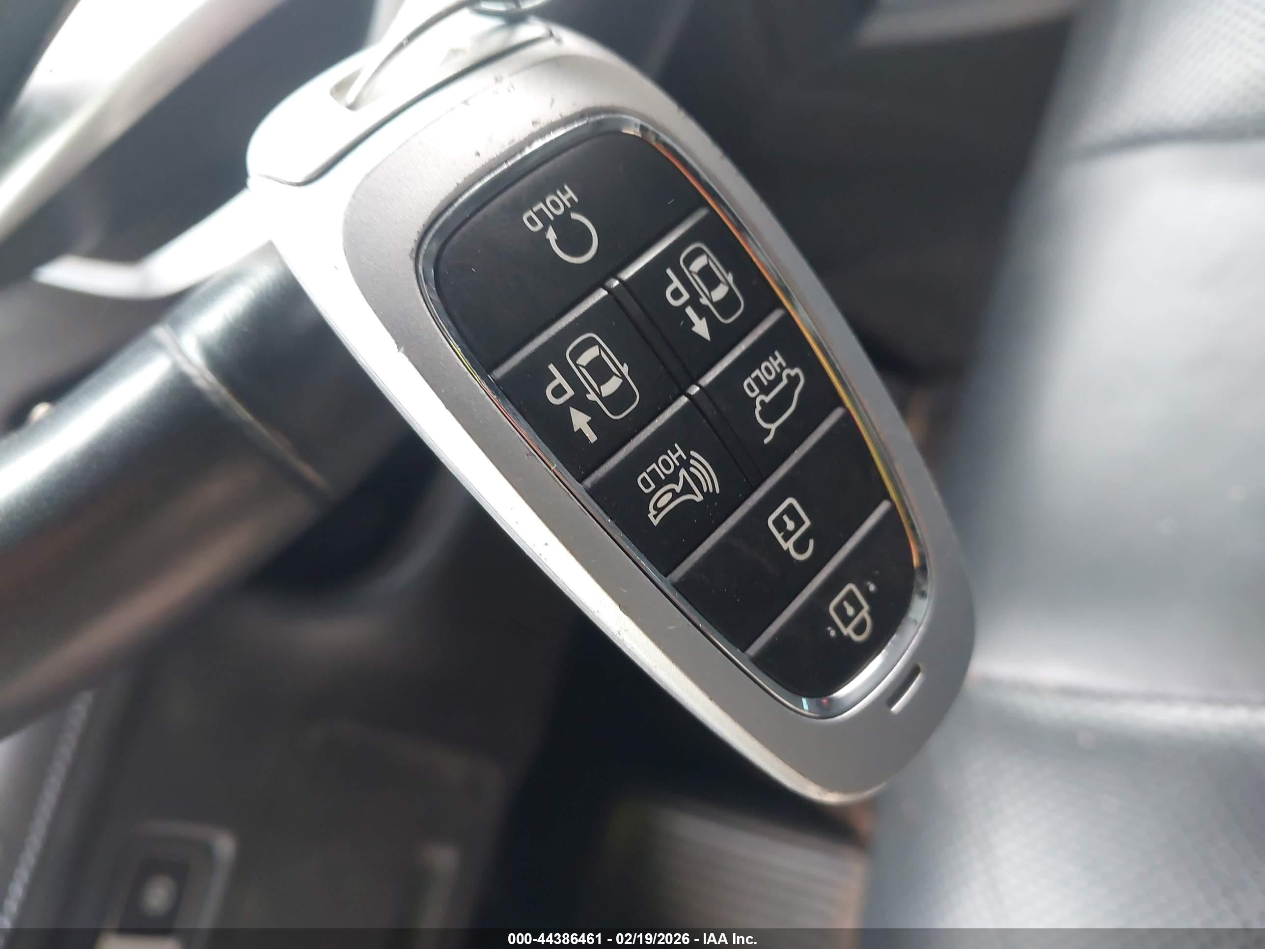 HYUNDAI SANTA image 11