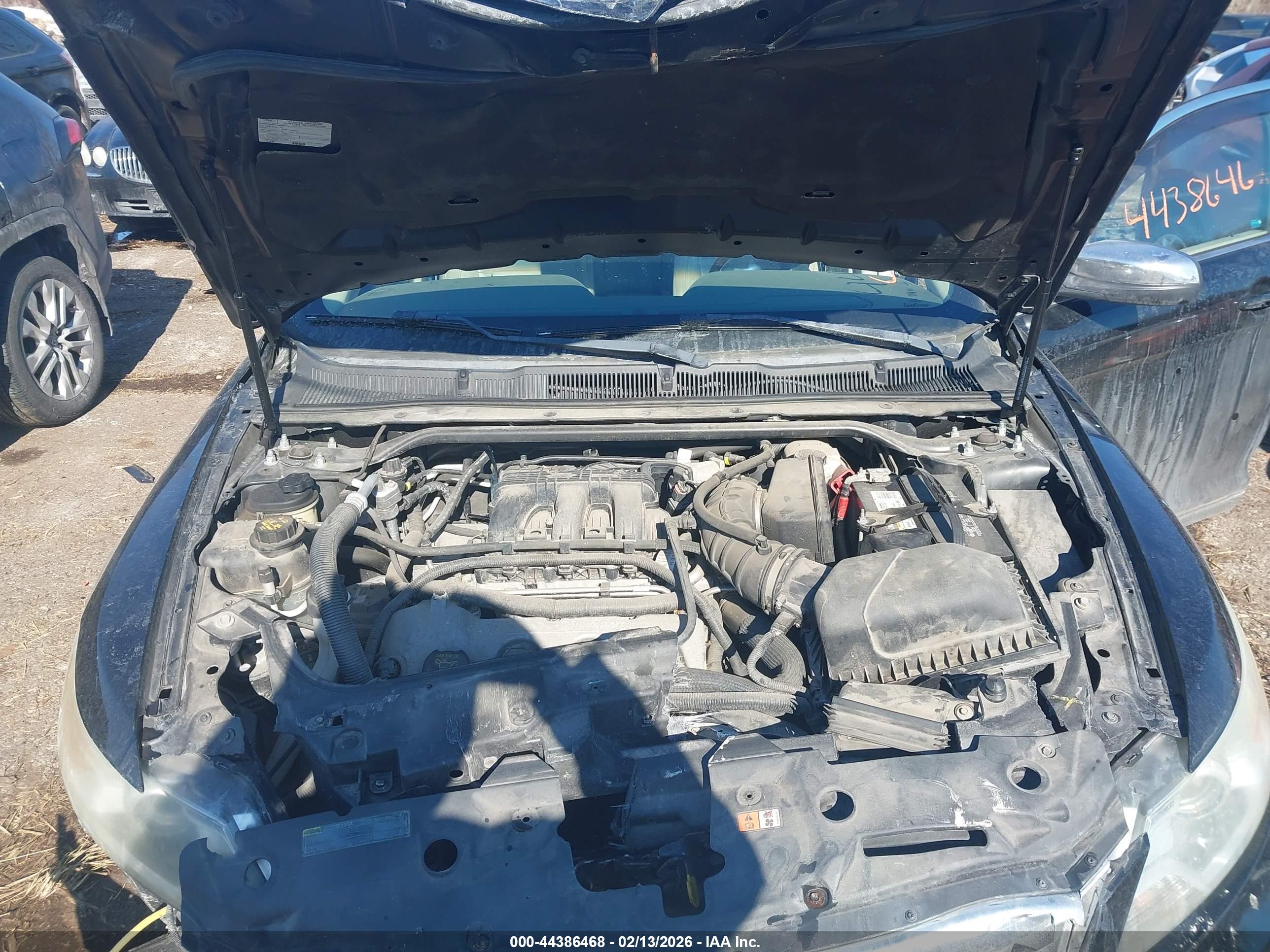 FORD TAURUS image 10