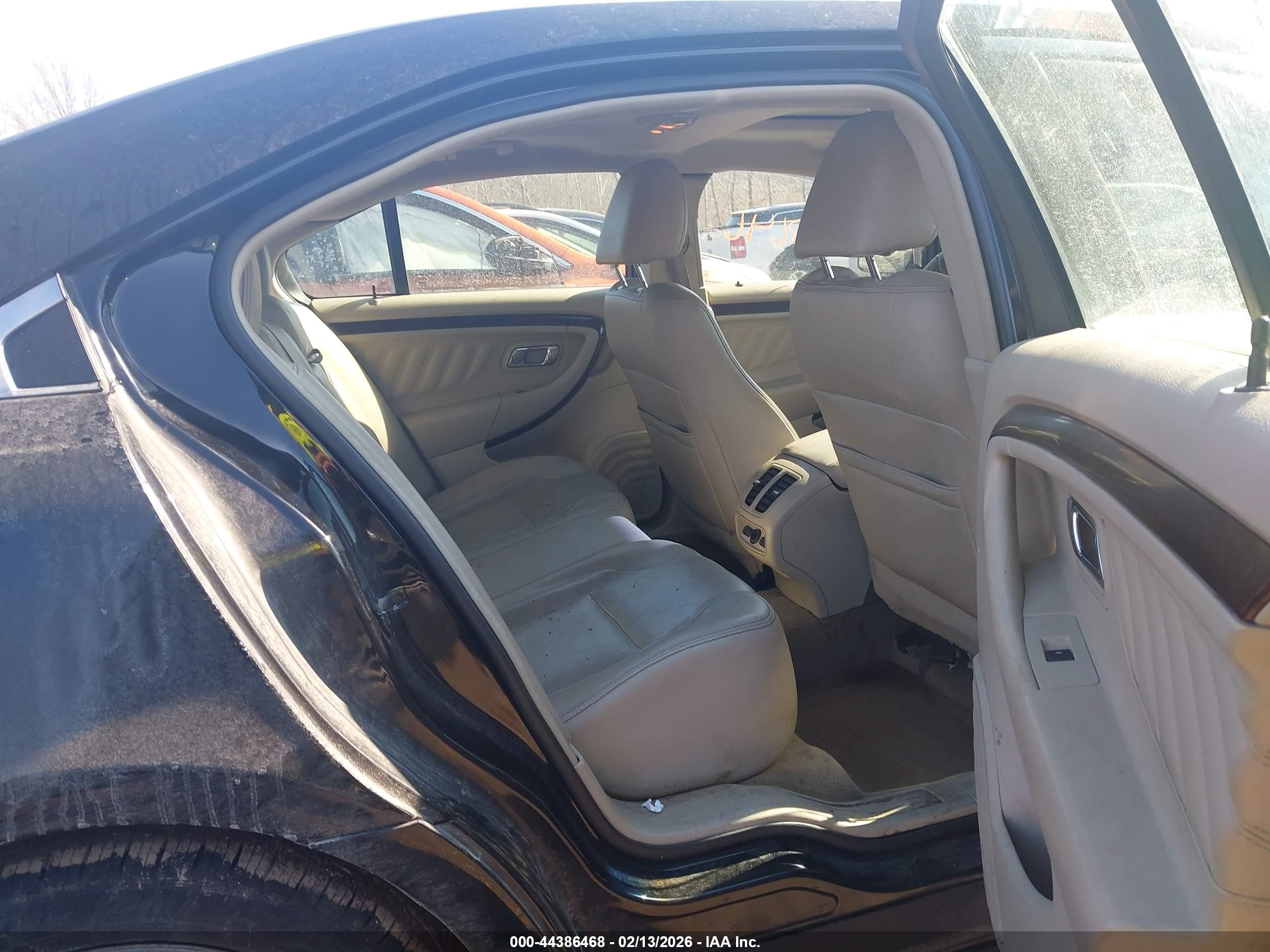 FORD TAURUS image 8