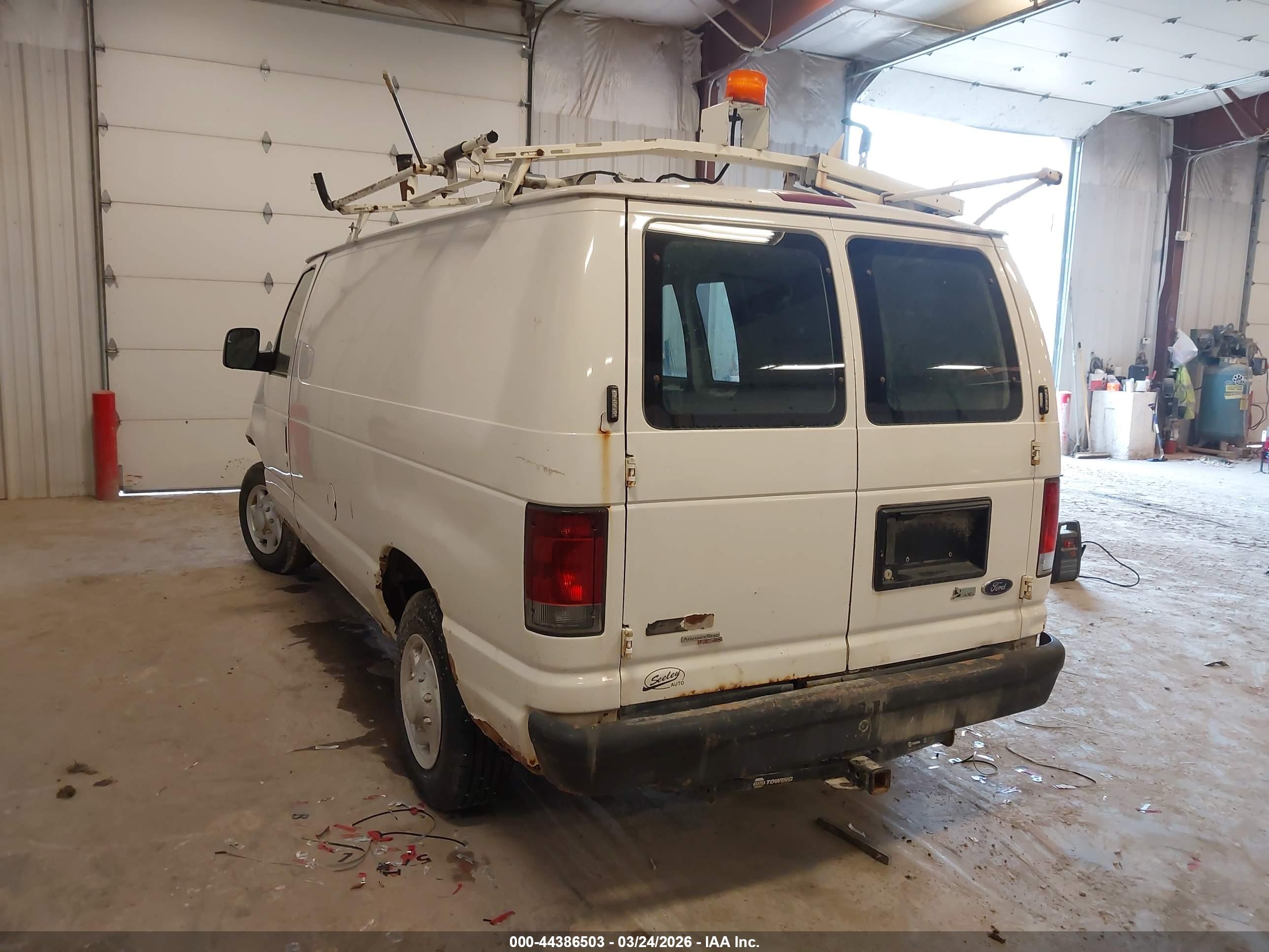 FORD E-150 image 3