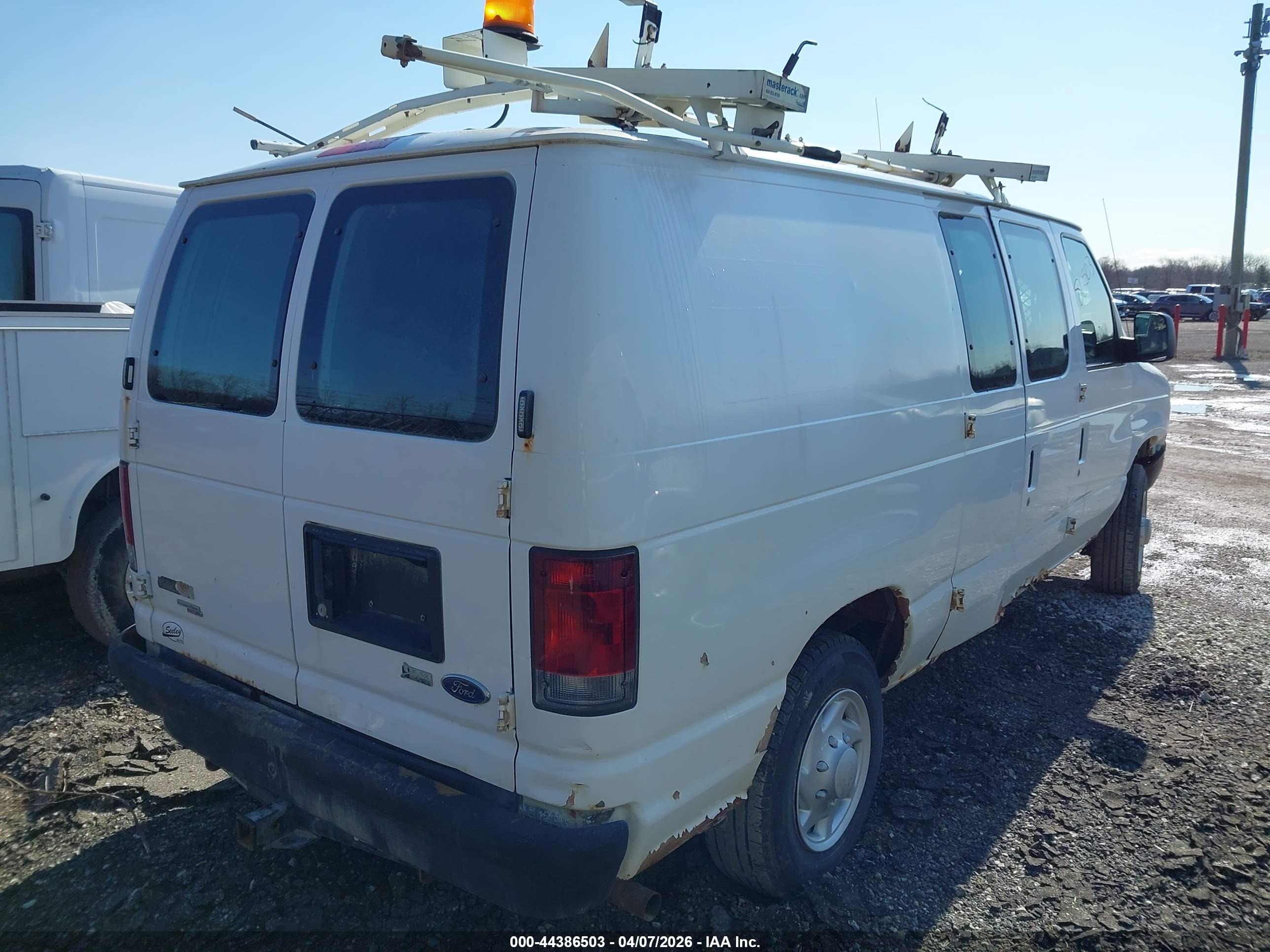 FORD E-150 image 4