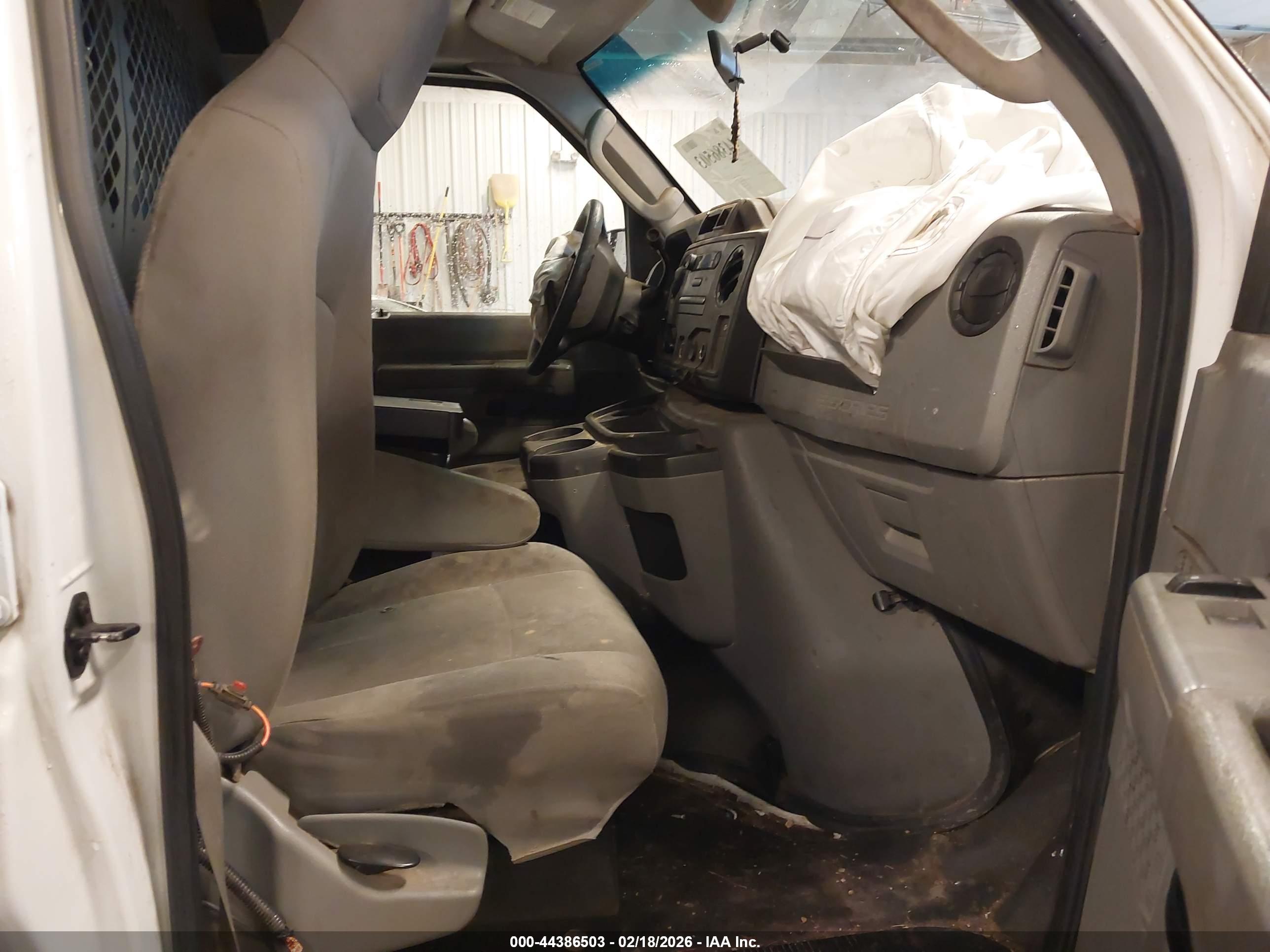 FORD E-150 image 5